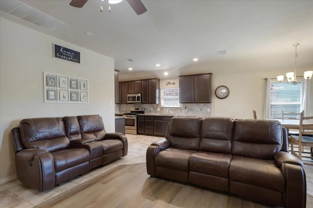 Single Family Residence For Sale in Collin County , 1125 Elizabeth Street, Anna, Texas 75409, 4 Bedroom, 2 Bathroom, 2 Garage spaces, 1,628 Sqft, built in 2017, mls#21254401, Real Estate Agent in Anna, Homes For Sale in Collin county, Homes For Sale in Anna, Realtor in Anna Texas, Real Estate Brokerage Independent Realty Texas, Luminita Cordes Realtor