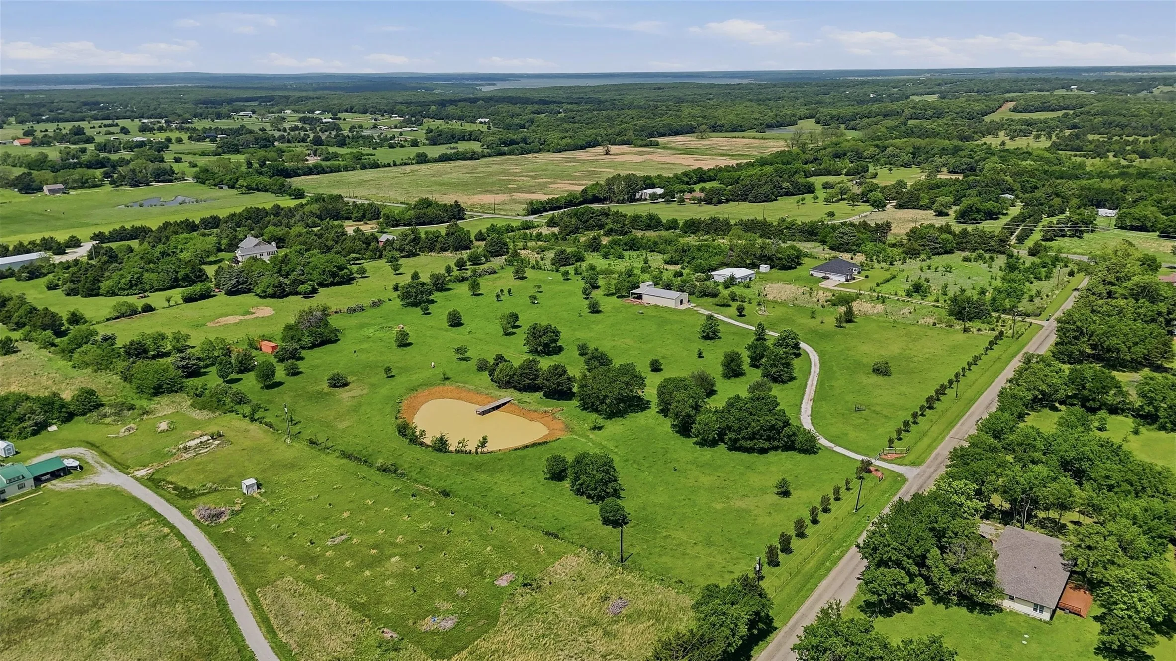 Single Family Residence For Sale in Grayson County , 2139 Keefer Road, Pottsboro, Texas 75076, 1 Bedroom, 1 Bathroom, Garage spaces, 1,500 Sqft, built in 2007, Preowned, mls#21251880, Real Estate Agent in Pottsboro, Homes For Sale in Grayson county, Homes For Sale in Pottsboro, Realtor in Pottsboro Texas, Real Estate Brokerage Independent Realty Texas, Luminita Cordes Realtor