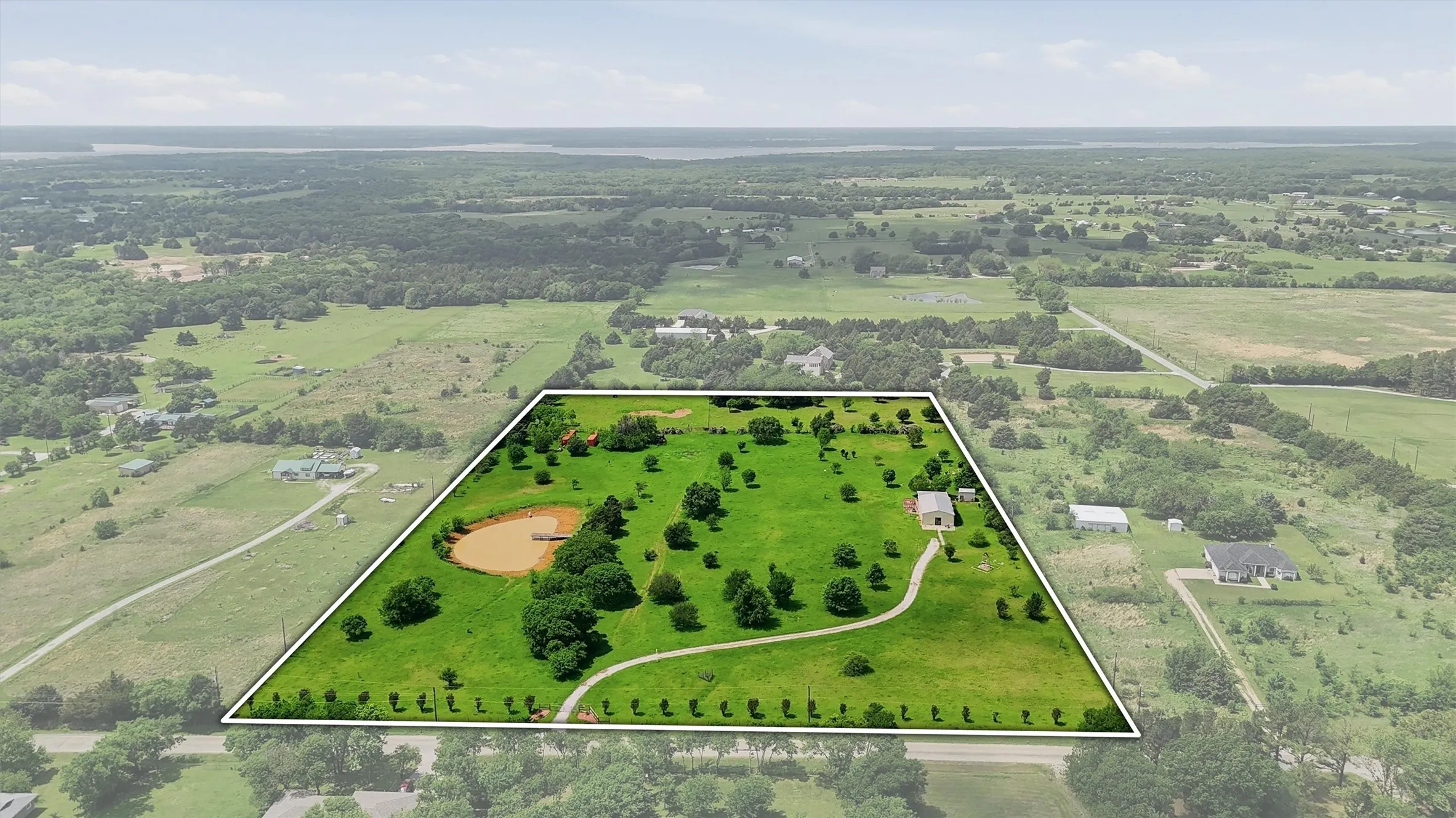 Single Family Residence For Sale in Grayson County , 2139 Keefer Road, Pottsboro, Texas 75076, 1 Bedroom, 1 Bathroom, Garage spaces, 1,500 Sqft, built in 2007, Preowned, mls#21251880, Real Estate Agent in Pottsboro, Homes For Sale in Grayson county, Homes For Sale in Pottsboro, Realtor in Pottsboro Texas, Real Estate Brokerage Independent Realty Texas, Luminita Cordes Realtor