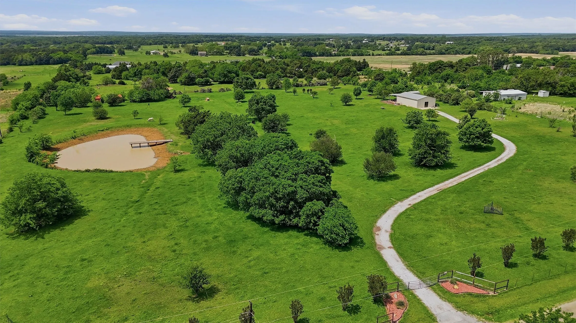 Single Family Residence For Sale in Grayson County , 2139 Keefer Road, Pottsboro, Texas 75076, 1 Bedroom, 1 Bathroom, Garage spaces, 1,500 Sqft, built in 2007, Preowned, mls#21251880, Real Estate Agent in Pottsboro, Homes For Sale in Grayson county, Homes For Sale in Pottsboro, Realtor in Pottsboro Texas, Real Estate Brokerage Independent Realty Texas, Luminita Cordes Realtor
