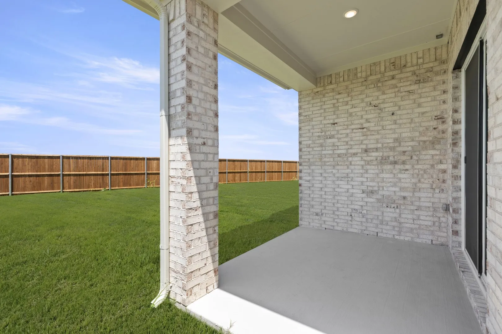 25. 5425 Varian - Patio