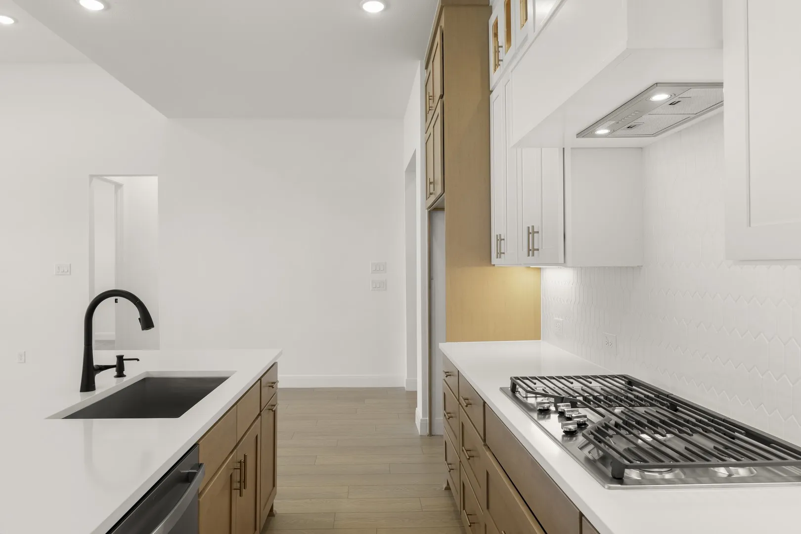 13. 5425 Varian - Kitchen (4)
