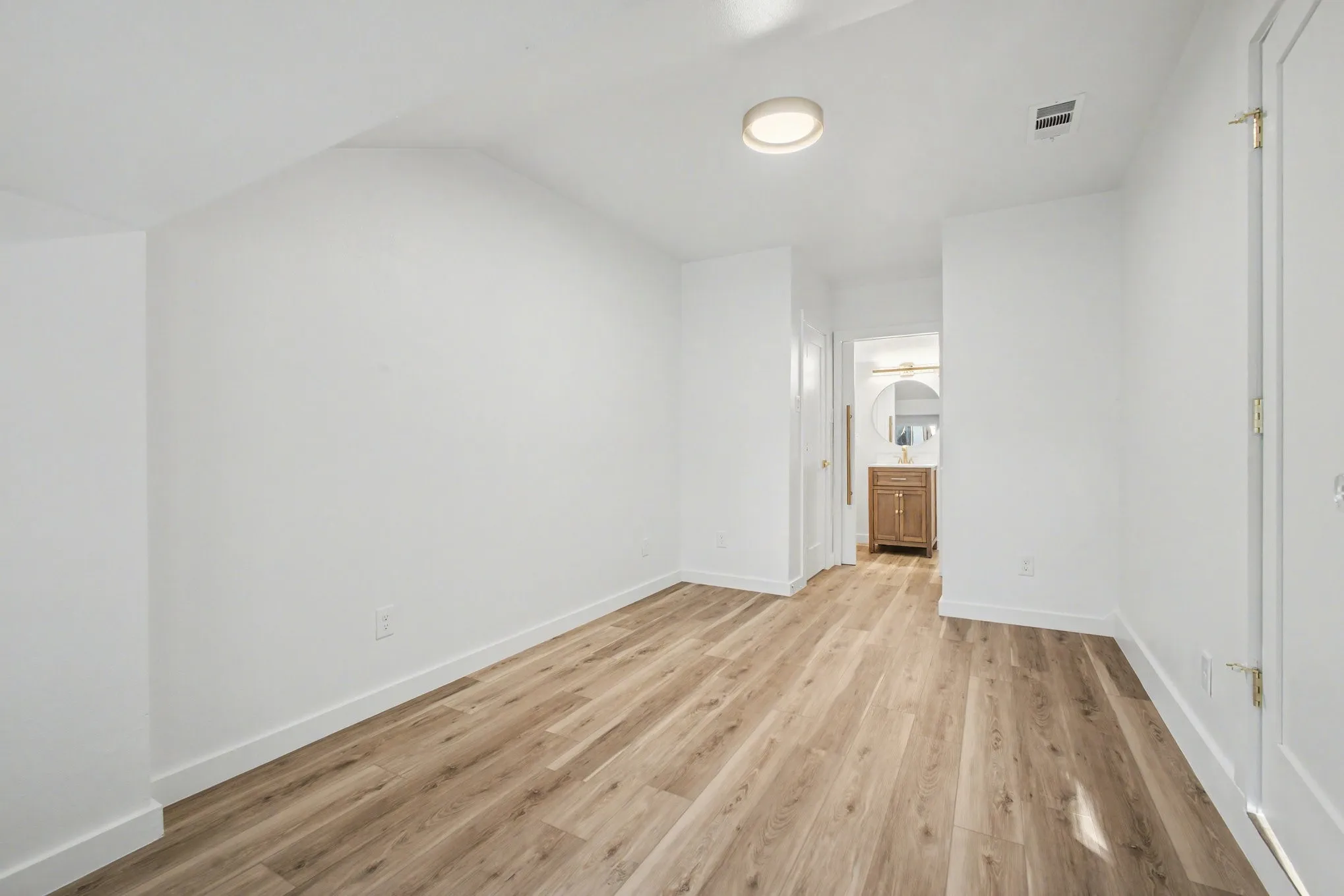 Single Family Residence For Sale in Dallas County , 7518 Caillet Street, Dallas, Texas 75209, 4 Bedroom, 3 Bathroom, 2 Garage spaces, 2,014 Sqft, built in 1948, mls#21245660, Real Estate Agent in Dallas, Homes For Sale in Dallas county, Homes For Sale in Dallas, Realtor in Dallas Texas, Real Estate Brokerage Independent Realty Texas, Luminita Cordes Realtor