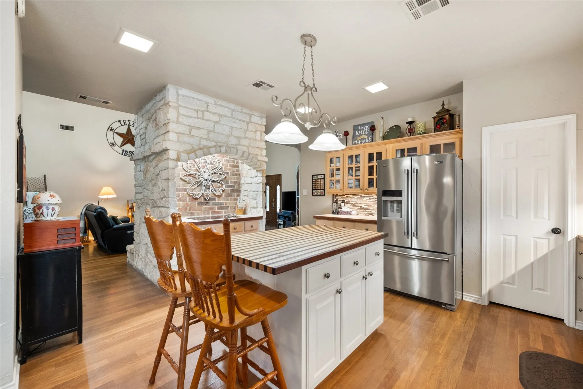 Single Family Residence For Sale in Navarro County , 4070 Fm 2452, Corsicana, Texas 75110, 3 Bedroom, 3 Bathroom, 2 Garage spaces, 2,974 Sqft, built in 1997, Price $595,900, mls#21249775, Real Estate Agent in Corsicana, Homes For Sale in Navarro county, Homes For Sale in Corsicana, Realtor in Corsicana Texas, Real Estate Brokerage Independent Realty Texas, Luminita Cordes Realtor