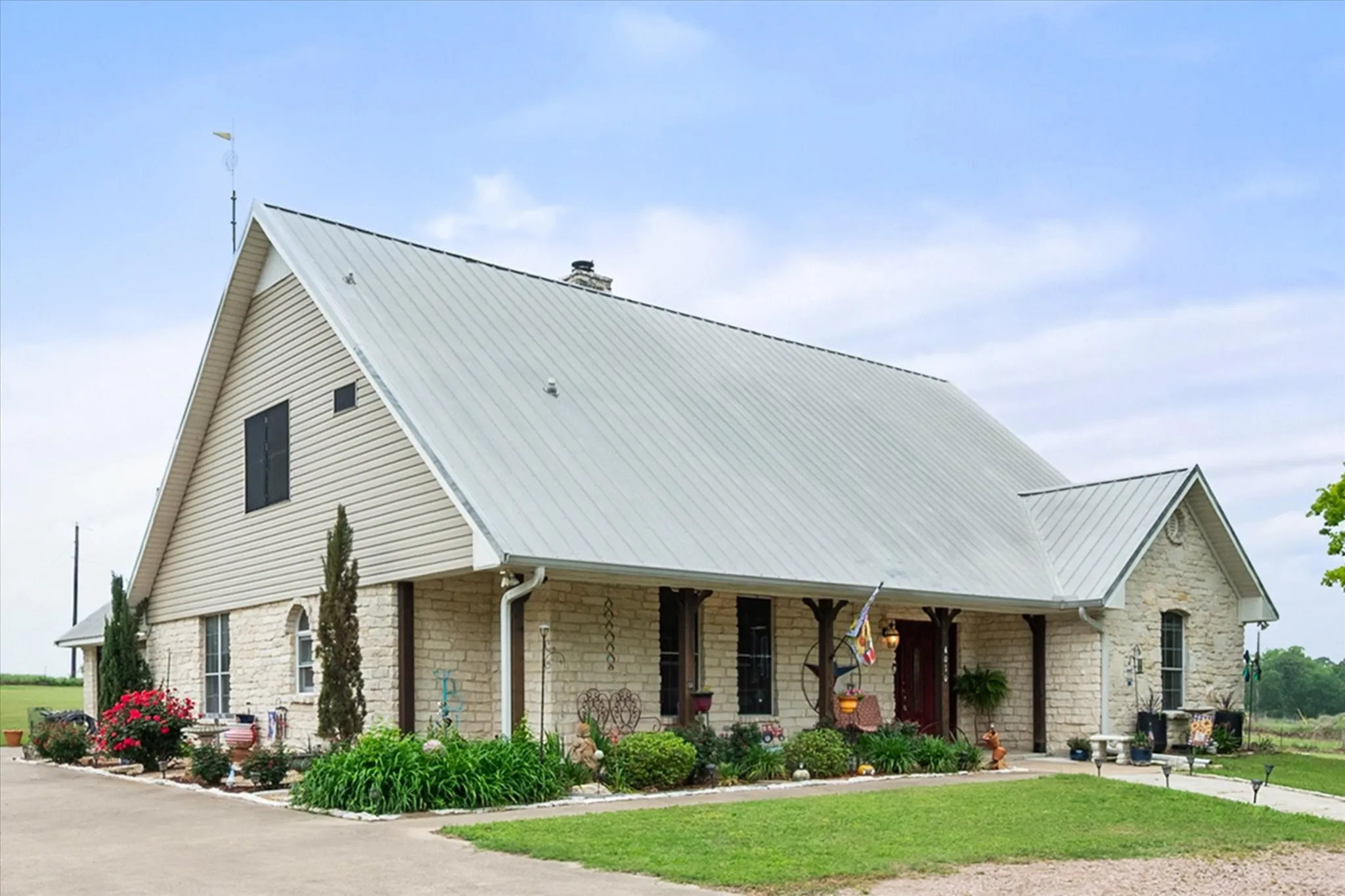 Single Family Residence For Sale in Navarro County , 4070 Fm 2452, Corsicana, Texas 75110, 3 Bedroom, 3 Bathroom, 2 Garage spaces, 2,974 Sqft, built in 1997, Price $595,900, mls#21249775, Real Estate Agent in Corsicana, Homes For Sale in Navarro county, Homes For Sale in Corsicana, Realtor in Corsicana Texas, Real Estate Brokerage Independent Realty Texas, Luminita Cordes Realtor