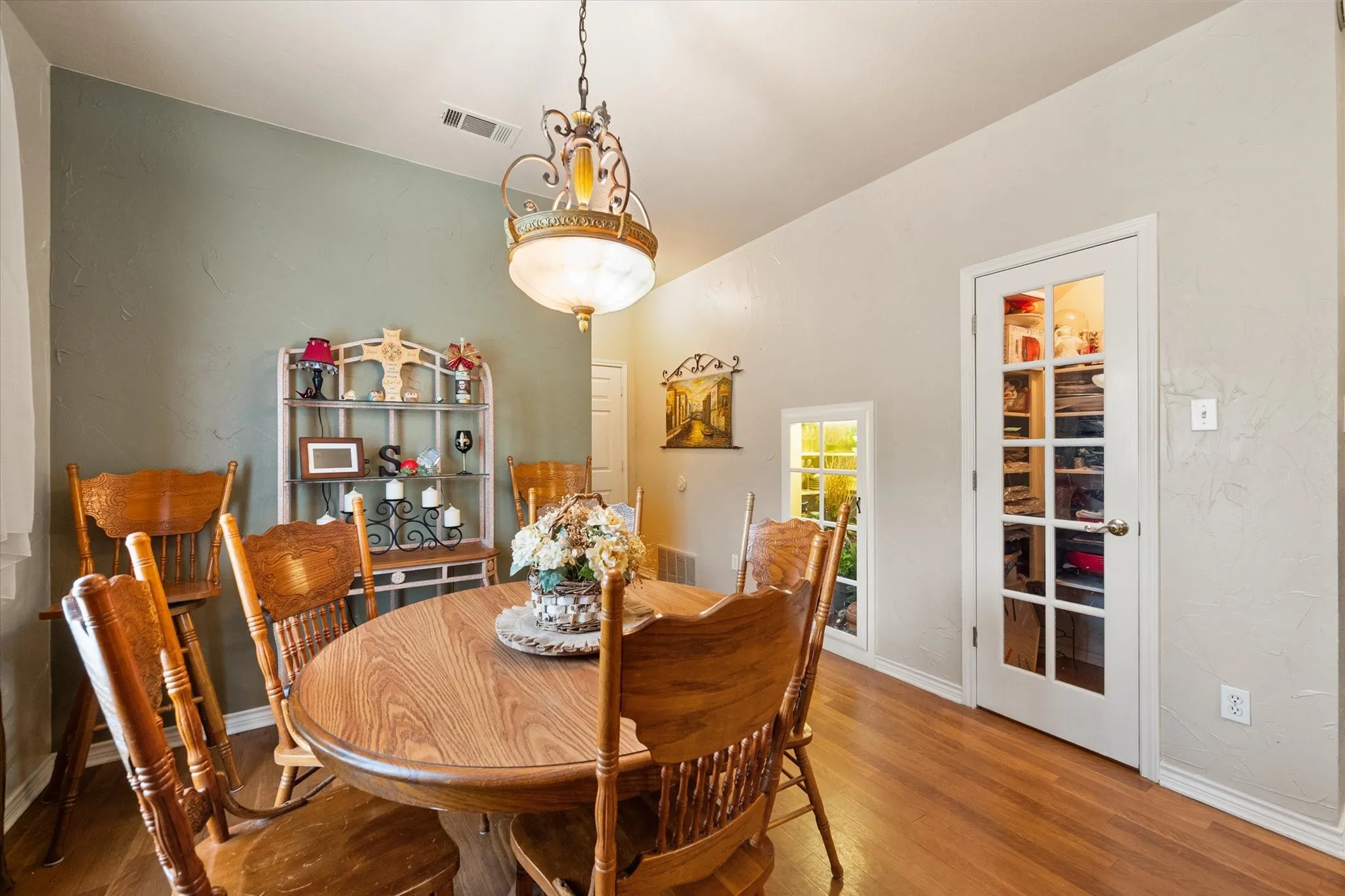 Single Family Residence For Sale in Navarro County , 4070 Fm 2452, Corsicana, Texas 75110, 3 Bedroom, 3 Bathroom, 2 Garage spaces, 2,974 Sqft, built in 1997, Price $595,900, mls#21249775, Real Estate Agent in Corsicana, Homes For Sale in Navarro county, Homes For Sale in Corsicana, Realtor in Corsicana Texas, Real Estate Brokerage Independent Realty Texas, Luminita Cordes Realtor