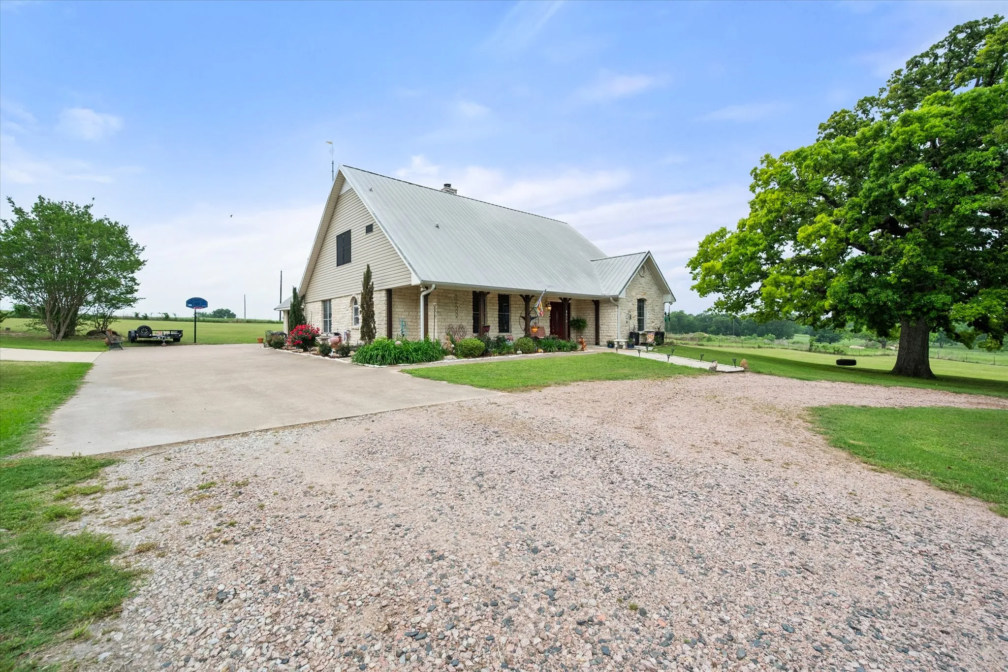 Single Family Residence For Sale in Navarro County , 4070 Fm 2452, Corsicana, Texas 75110, 3 Bedroom, 3 Bathroom, 2 Garage spaces, 2,974 Sqft, built in 1997, Price $595,900, mls#21249775, Real Estate Agent in Corsicana, Homes For Sale in Navarro county, Homes For Sale in Corsicana, Realtor in Corsicana Texas, Real Estate Brokerage Independent Realty Texas, Luminita Cordes Realtor