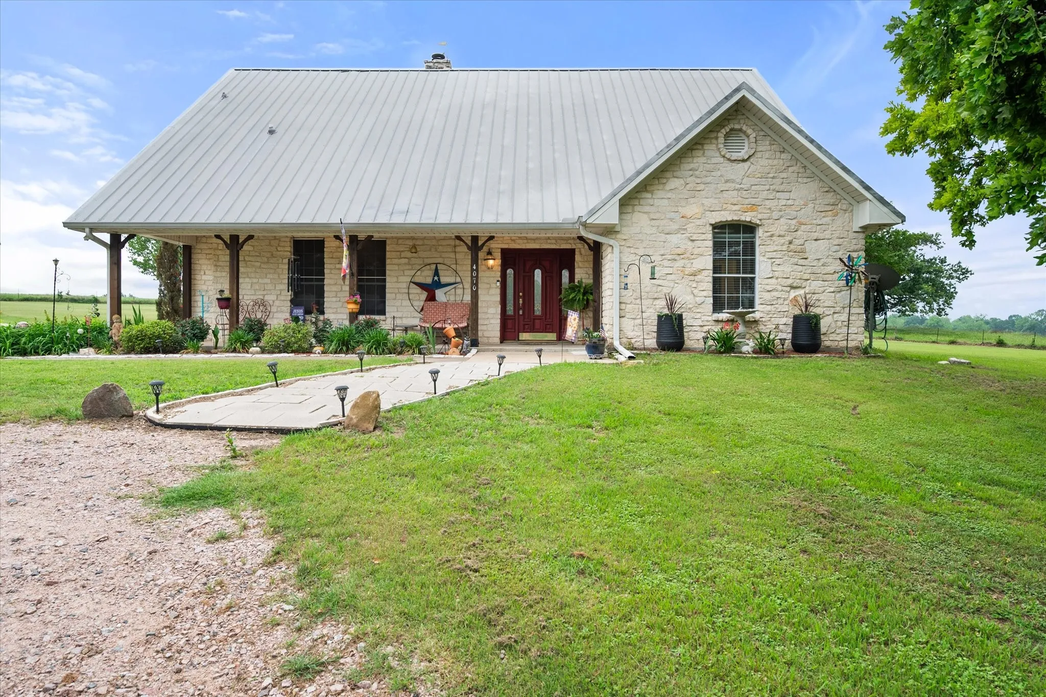 Single Family Residence For Sale in Navarro County , 4070 Fm 2452, Corsicana, Texas 75110, 3 Bedroom, 3 Bathroom, 2 Garage spaces, 2,974 Sqft, built in 1997, Price $595,900, mls#21249775, Real Estate Agent in Corsicana, Homes For Sale in Navarro county, Homes For Sale in Corsicana, Realtor in Corsicana Texas, Real Estate Brokerage Independent Realty Texas, Luminita Cordes Realtor