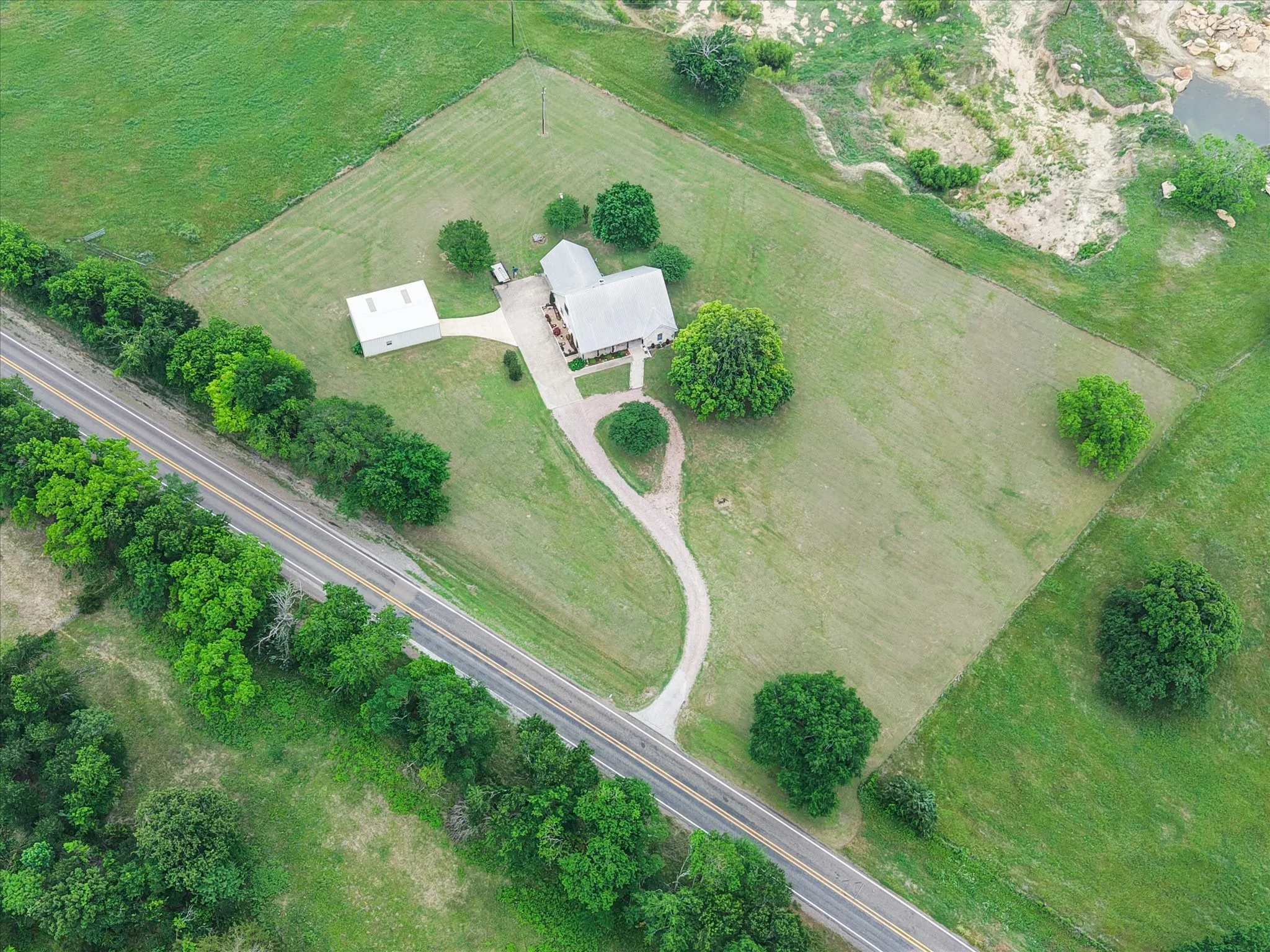 Single Family Residence For Sale in Navarro County , 4070 Fm 2452, Corsicana, Texas 75110, 3 Bedroom, 3 Bathroom, 2 Garage spaces, 2,974 Sqft, built in 1997, Price $595,900, mls#21249775, Real Estate Agent in Corsicana, Homes For Sale in Navarro county, Homes For Sale in Corsicana, Realtor in Corsicana Texas, Real Estate Brokerage Independent Realty Texas, Luminita Cordes Realtor