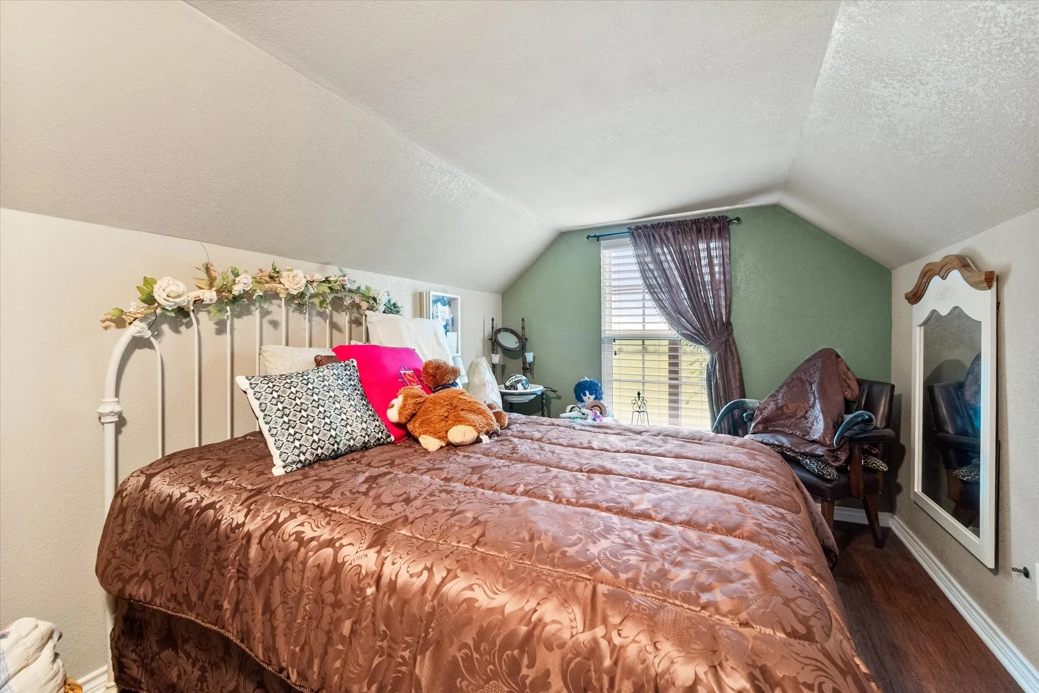 Single Family Residence For Sale in Navarro County , 4070 Fm 2452, Corsicana, Texas 75110, 3 Bedroom, 3 Bathroom, 2 Garage spaces, 2,974 Sqft, built in 1997, Price $595,900, mls#21249775, Real Estate Agent in Corsicana, Homes For Sale in Navarro county, Homes For Sale in Corsicana, Realtor in Corsicana Texas, Real Estate Brokerage Independent Realty Texas, Luminita Cordes Realtor