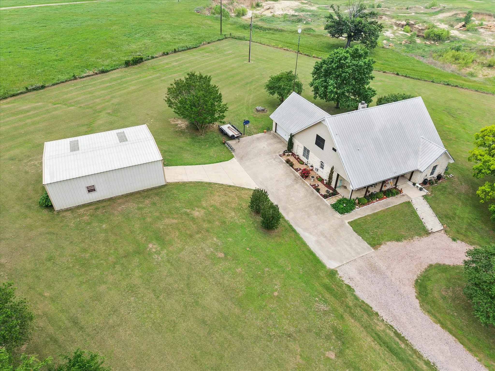 Single Family Residence For Sale in Navarro County , 4070 Fm 2452, Corsicana, Texas 75110, 3 Bedroom, 3 Bathroom, 2 Garage spaces, 2,974 Sqft, built in 1997, Price $595,900, mls#21249775, Real Estate Agent in Corsicana, Homes For Sale in Navarro county, Homes For Sale in Corsicana, Realtor in Corsicana Texas, Real Estate Brokerage Independent Realty Texas, Luminita Cordes Realtor