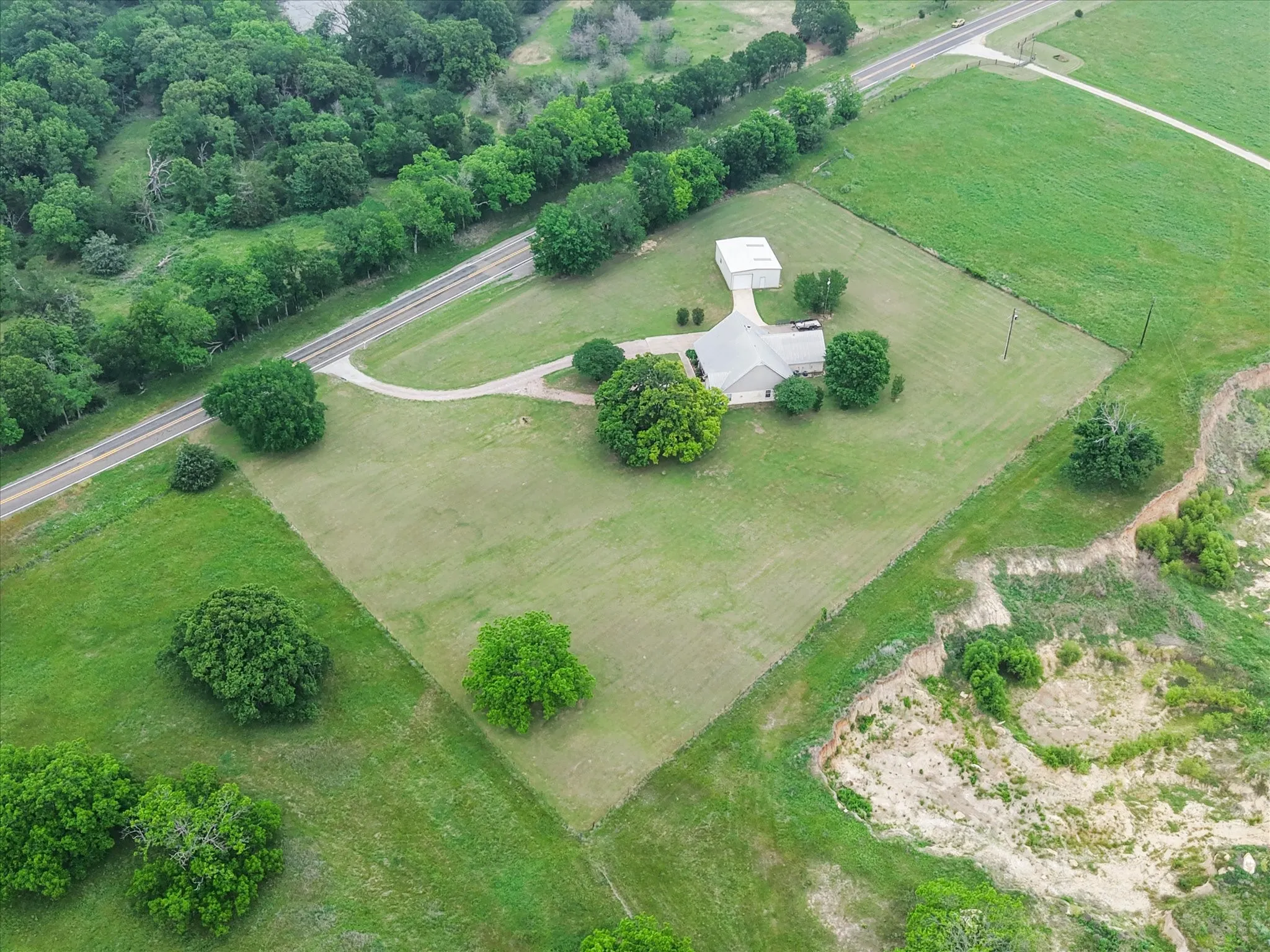 Single Family Residence For Sale in Navarro County , 4070 Fm 2452, Corsicana, Texas 75110, 3 Bedroom, 3 Bathroom, 2 Garage spaces, 2,974 Sqft, built in 1997, Price $595,900, mls#21249775, Real Estate Agent in Corsicana, Homes For Sale in Navarro county, Homes For Sale in Corsicana, Realtor in Corsicana Texas, Real Estate Brokerage Independent Realty Texas, Luminita Cordes Realtor