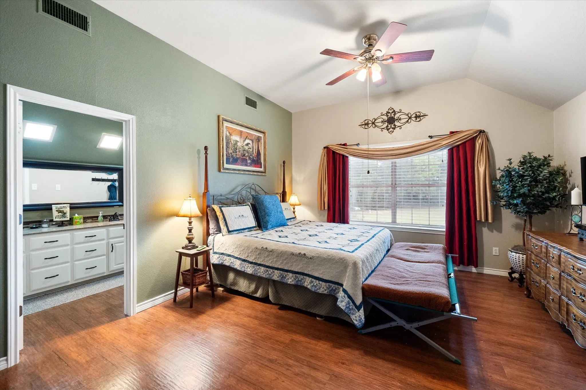 Single Family Residence For Sale in Navarro County , 4070 Fm 2452, Corsicana, Texas 75110, 3 Bedroom, 3 Bathroom, 2 Garage spaces, 2,974 Sqft, built in 1997, Price $595,900, mls#21249775, Real Estate Agent in Corsicana, Homes For Sale in Navarro county, Homes For Sale in Corsicana, Realtor in Corsicana Texas, Real Estate Brokerage Independent Realty Texas, Luminita Cordes Realtor