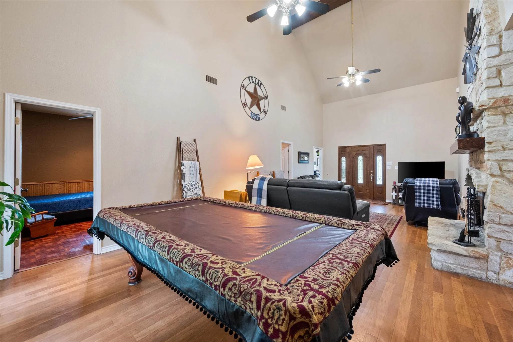 Single Family Residence For Sale in Navarro County , 4070 Fm 2452, Corsicana, Texas 75110, 3 Bedroom, 3 Bathroom, 2 Garage spaces, 2,974 Sqft, built in 1997, Price $595,900, mls#21249775, Real Estate Agent in Corsicana, Homes For Sale in Navarro county, Homes For Sale in Corsicana, Realtor in Corsicana Texas, Real Estate Brokerage Independent Realty Texas, Luminita Cordes Realtor
