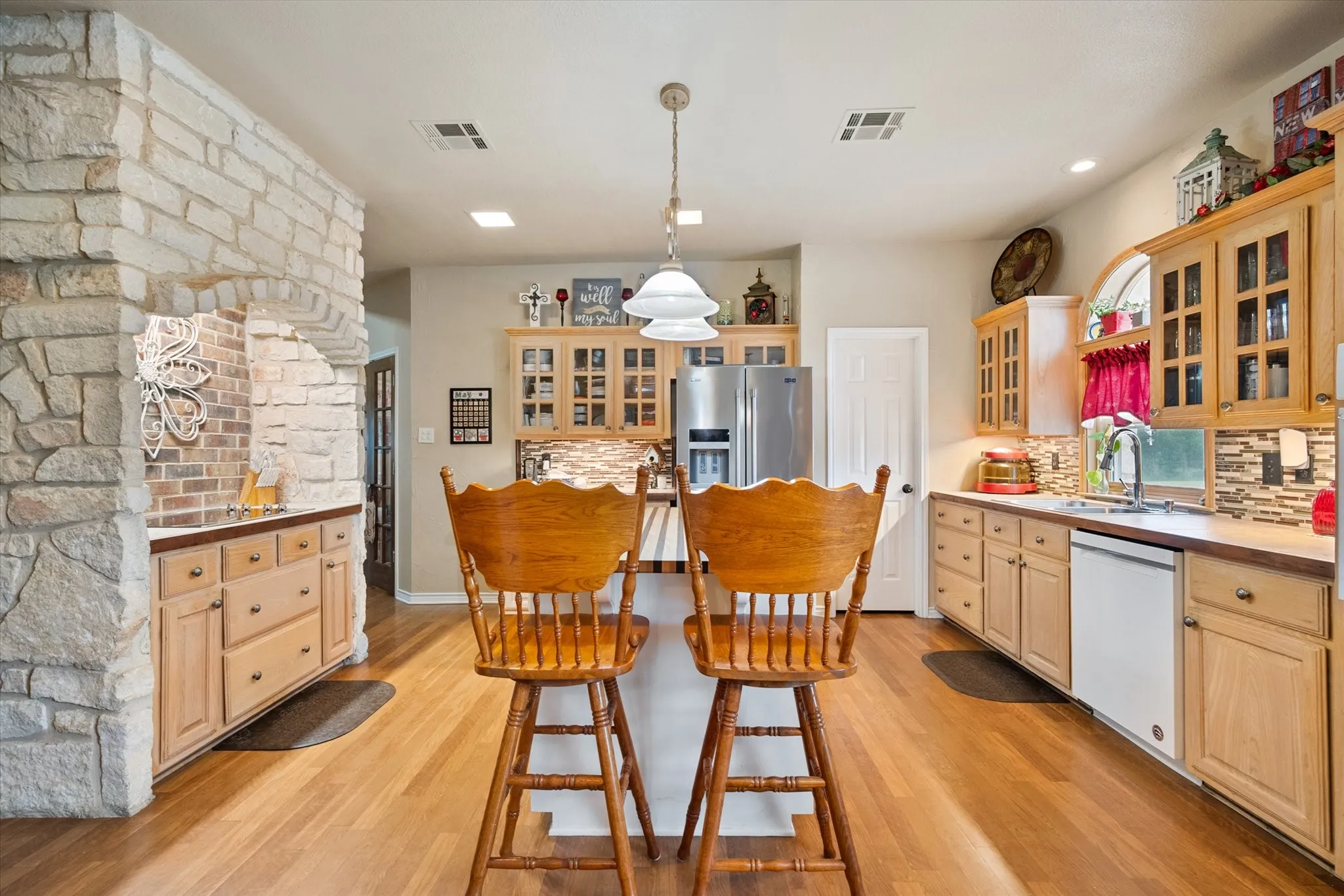 Single Family Residence For Sale in Navarro County , 4070 Fm 2452, Corsicana, Texas 75110, 3 Bedroom, 3 Bathroom, 2 Garage spaces, 2,974 Sqft, built in 1997, Price $595,900, mls#21249775, Real Estate Agent in Corsicana, Homes For Sale in Navarro county, Homes For Sale in Corsicana, Realtor in Corsicana Texas, Real Estate Brokerage Independent Realty Texas, Luminita Cordes Realtor