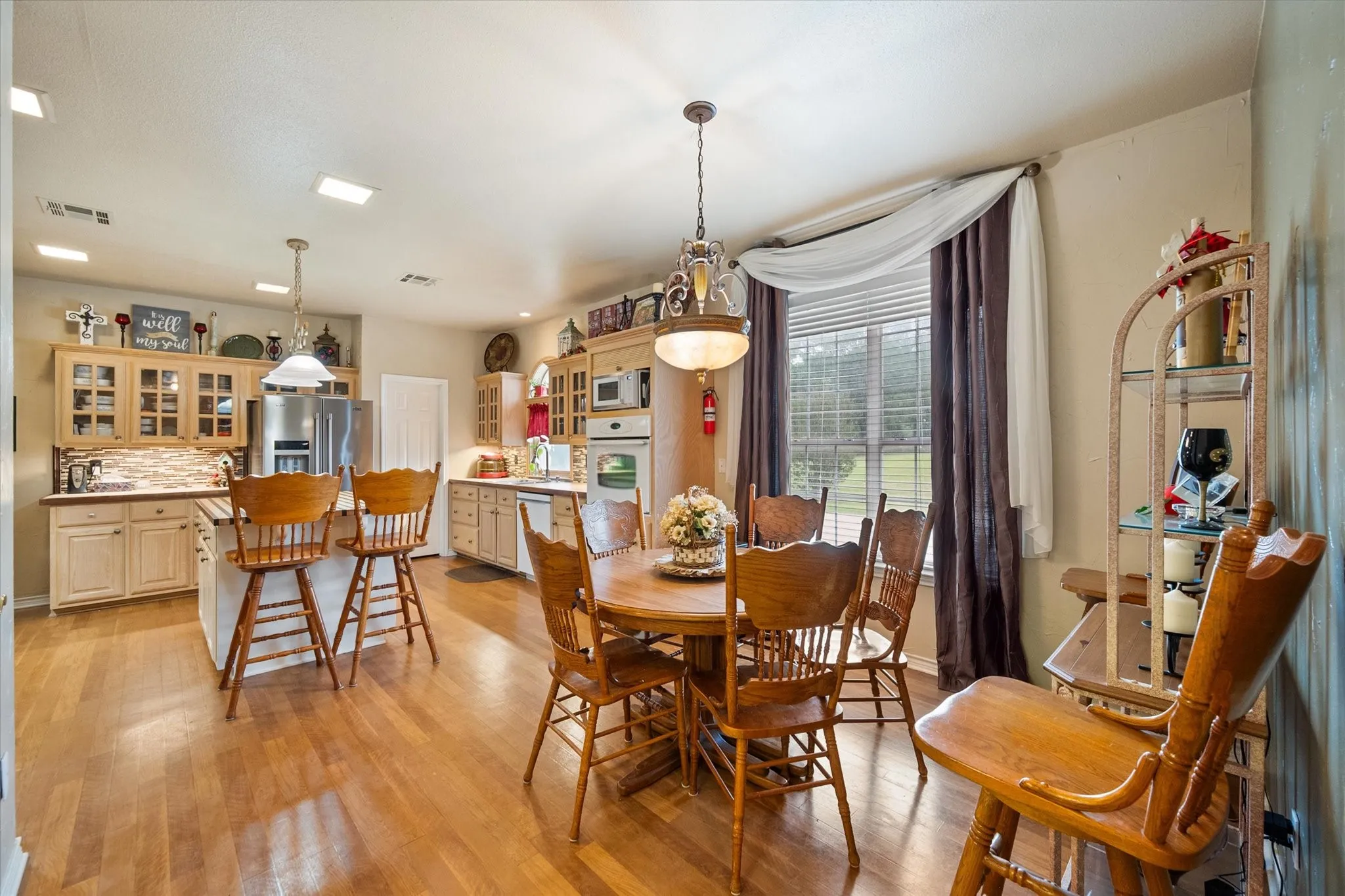 Single Family Residence For Sale in Navarro County , 4070 Fm 2452, Corsicana, Texas 75110, 3 Bedroom, 3 Bathroom, 2 Garage spaces, 2,974 Sqft, built in 1997, Price $595,900, mls#21249775, Real Estate Agent in Corsicana, Homes For Sale in Navarro county, Homes For Sale in Corsicana, Realtor in Corsicana Texas, Real Estate Brokerage Independent Realty Texas, Luminita Cordes Realtor