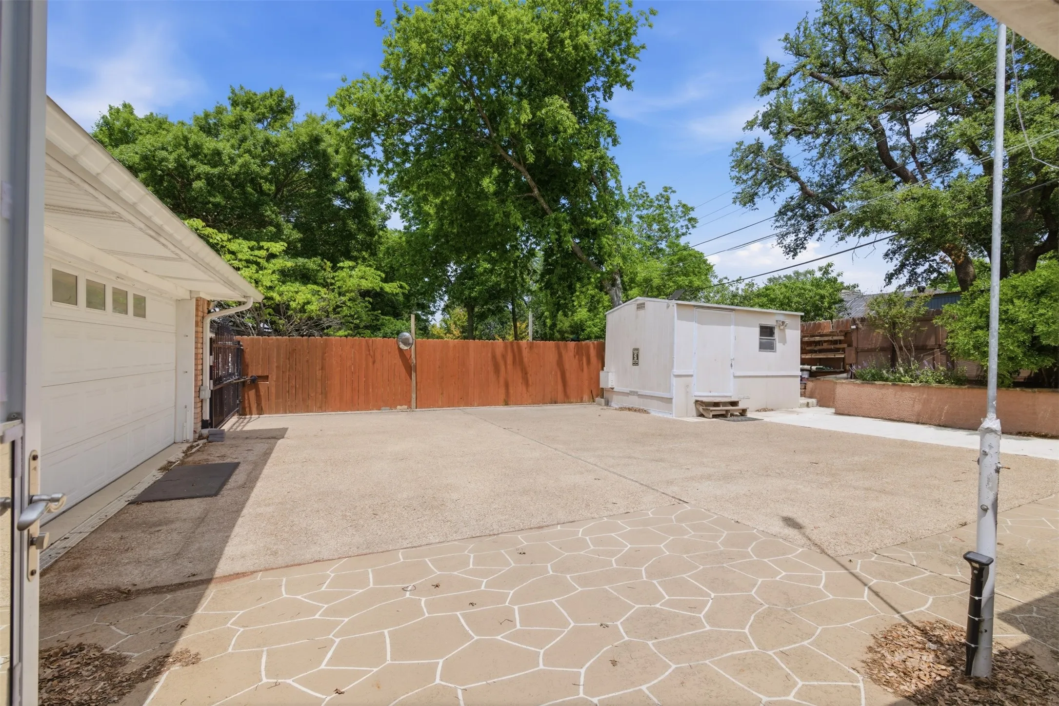 Single Family Residence For Sale in Mc Lennan County , 1209 Southwood Drive, Woodway, Texas 76712, 4 Bedroom, 3 Bathroom, 2 Garage spaces, 2,515 Sqft, built in 1964, mls#21252885, Real Estate Agent in Woodway, Homes For Sale in Mc Lennan county, Homes For Sale in Woodway, Realtor in Woodway Texas, Real Estate Brokerage Independent Realty Texas, Luminita Cordes Realtor