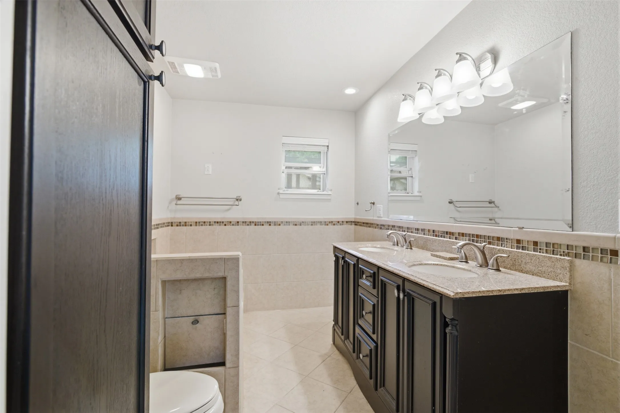 Single Family Residence For Sale in Mc Lennan County , 1209 Southwood Drive, Woodway, Texas 76712, 4 Bedroom, 3 Bathroom, 2 Garage spaces, 2,515 Sqft, built in 1964, mls#21252885, Real Estate Agent in Woodway, Homes For Sale in Mc Lennan county, Homes For Sale in Woodway, Realtor in Woodway Texas, Real Estate Brokerage Independent Realty Texas, Luminita Cordes Realtor