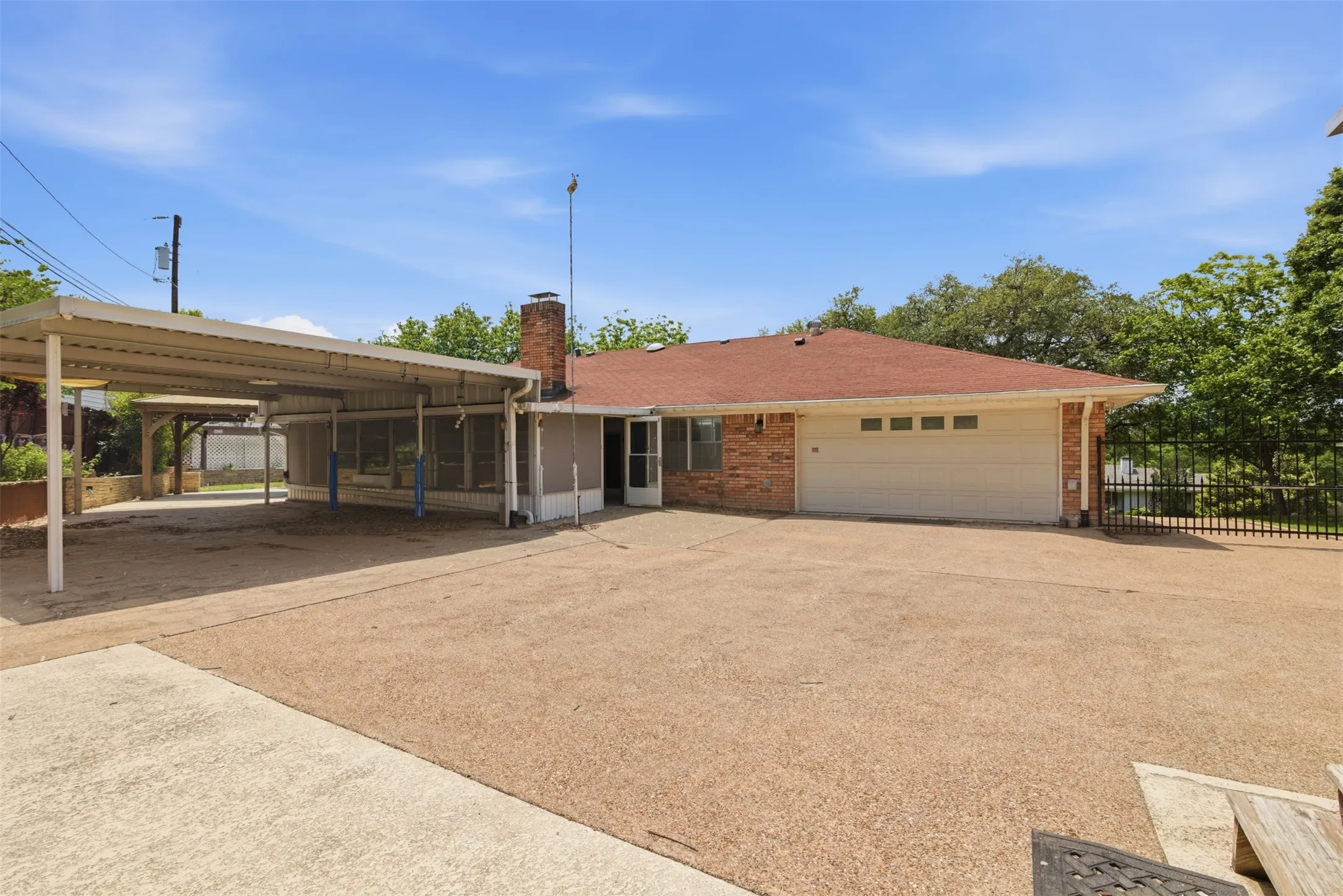 Single Family Residence For Sale in Mc Lennan County , 1209 Southwood Drive, Woodway, Texas 76712, 4 Bedroom, 3 Bathroom, 2 Garage spaces, 2,515 Sqft, built in 1964, mls#21252885, Real Estate Agent in Woodway, Homes For Sale in Mc Lennan county, Homes For Sale in Woodway, Realtor in Woodway Texas, Real Estate Brokerage Independent Realty Texas, Luminita Cordes Realtor