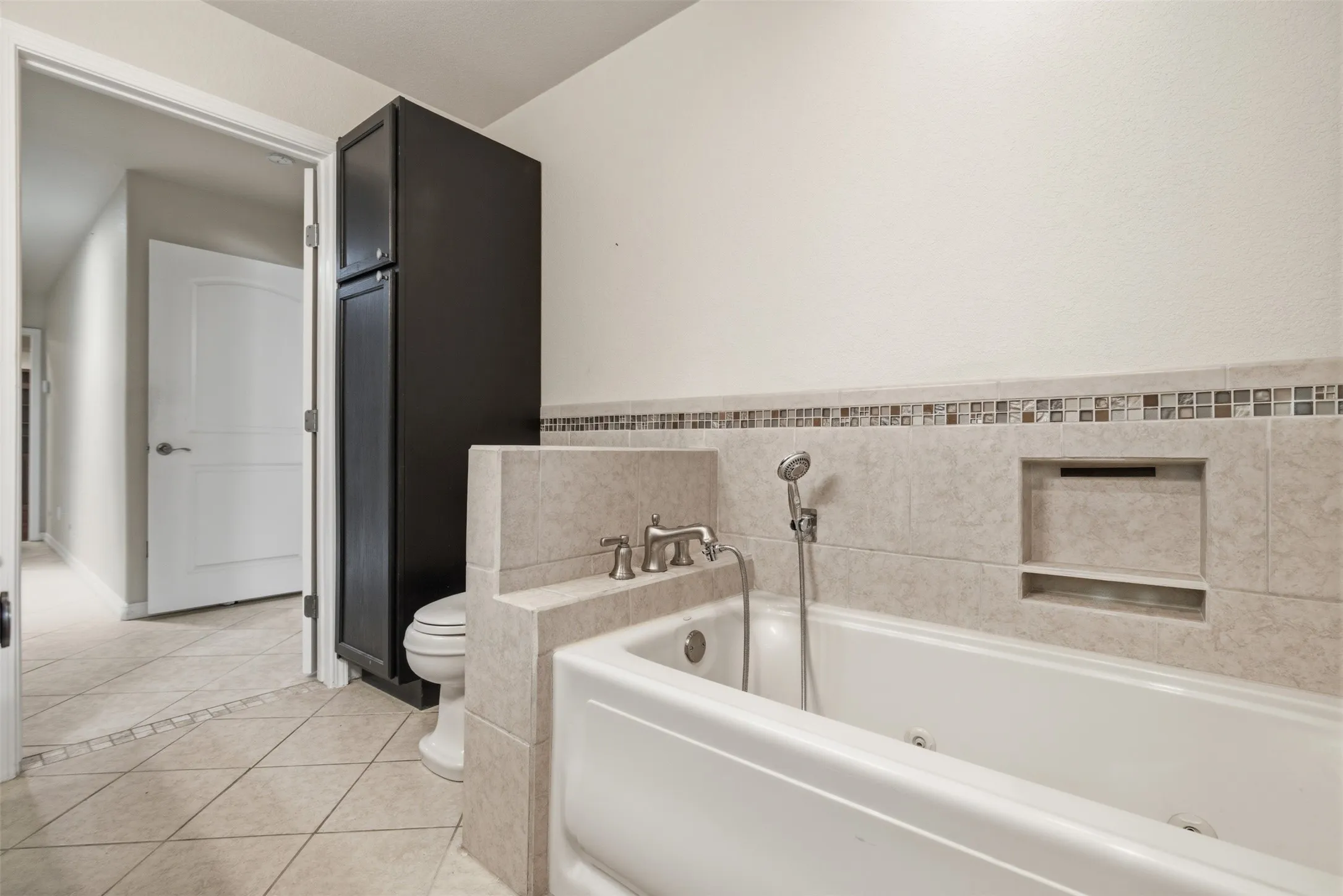 Single Family Residence For Sale in Mc Lennan County , 1209 Southwood Drive, Woodway, Texas 76712, 4 Bedroom, 3 Bathroom, 2 Garage spaces, 2,515 Sqft, built in 1964, mls#21252885, Real Estate Agent in Woodway, Homes For Sale in Mc Lennan county, Homes For Sale in Woodway, Realtor in Woodway Texas, Real Estate Brokerage Independent Realty Texas, Luminita Cordes Realtor