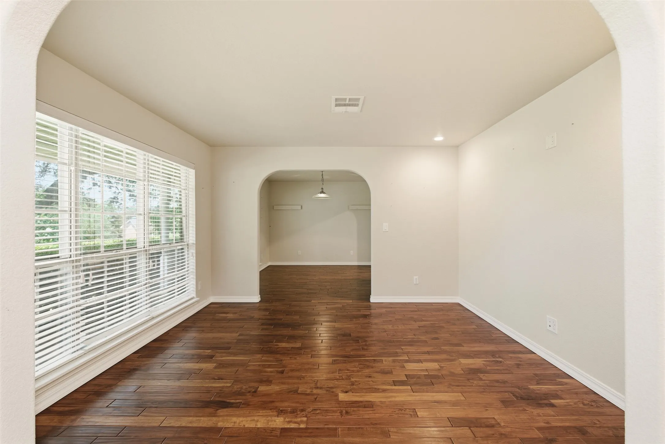 Single Family Residence For Sale in Mc Lennan County , 1209 Southwood Drive, Woodway, Texas 76712, 4 Bedroom, 3 Bathroom, 2 Garage spaces, 2,515 Sqft, built in 1964, mls#21252885, Real Estate Agent in Woodway, Homes For Sale in Mc Lennan county, Homes For Sale in Woodway, Realtor in Woodway Texas, Real Estate Brokerage Independent Realty Texas, Luminita Cordes Realtor