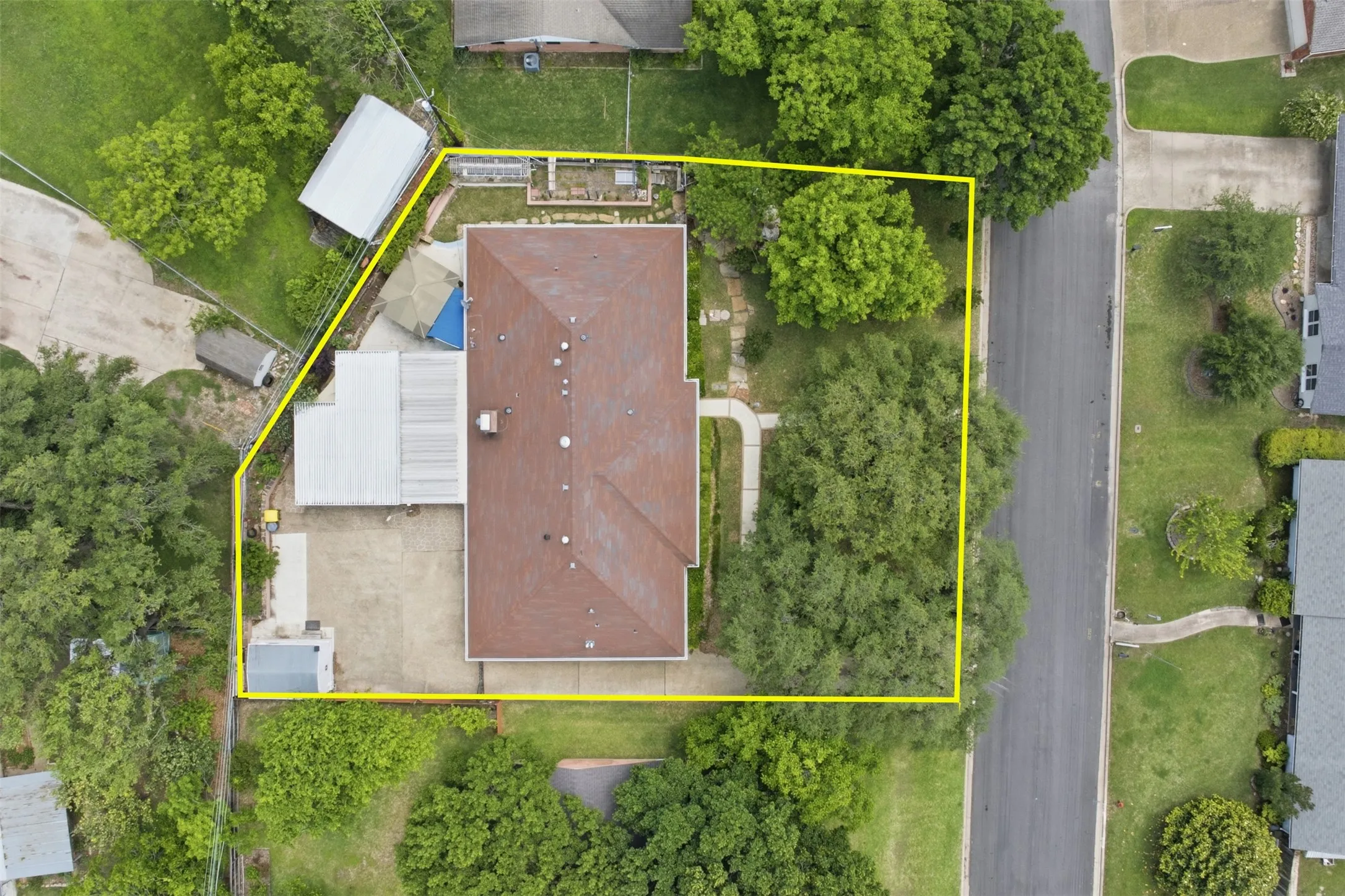 Single Family Residence For Sale in Mc Lennan County , 1209 Southwood Drive, Woodway, Texas 76712, 4 Bedroom, 3 Bathroom, 2 Garage spaces, 2,515 Sqft, built in 1964, mls#21252885, Real Estate Agent in Woodway, Homes For Sale in Mc Lennan county, Homes For Sale in Woodway, Realtor in Woodway Texas, Real Estate Brokerage Independent Realty Texas, Luminita Cordes Realtor