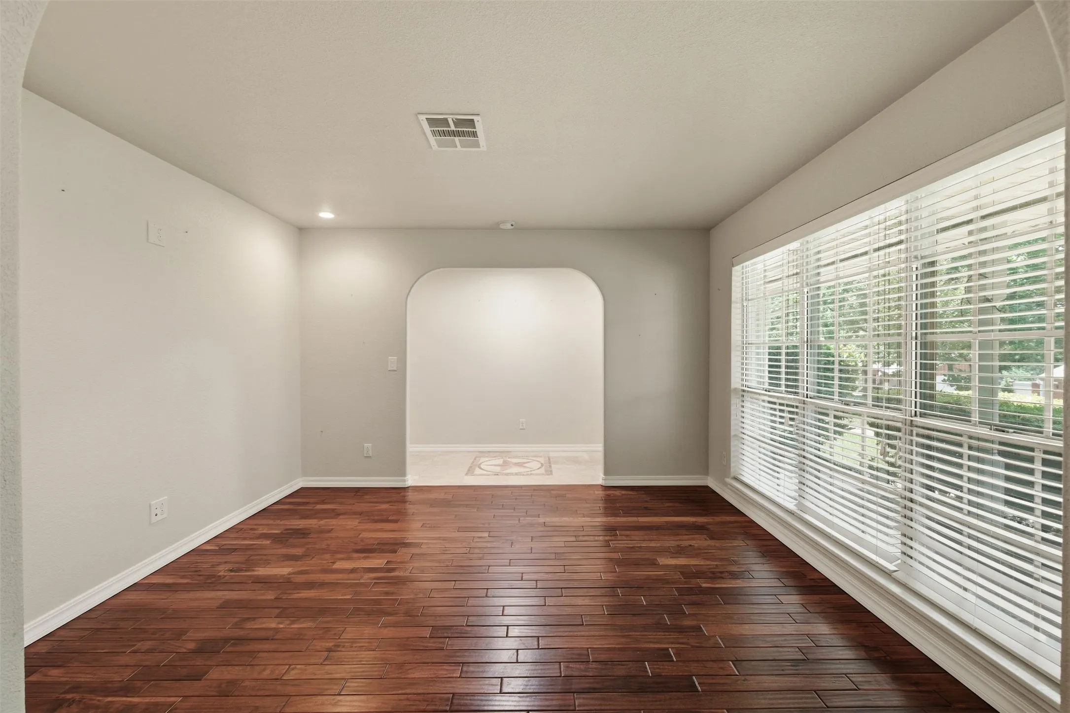 Single Family Residence For Sale in Mc Lennan County , 1209 Southwood Drive, Woodway, Texas 76712, 4 Bedroom, 3 Bathroom, 2 Garage spaces, 2,515 Sqft, built in 1964, mls#21252885, Real Estate Agent in Woodway, Homes For Sale in Mc Lennan county, Homes For Sale in Woodway, Realtor in Woodway Texas, Real Estate Brokerage Independent Realty Texas, Luminita Cordes Realtor
