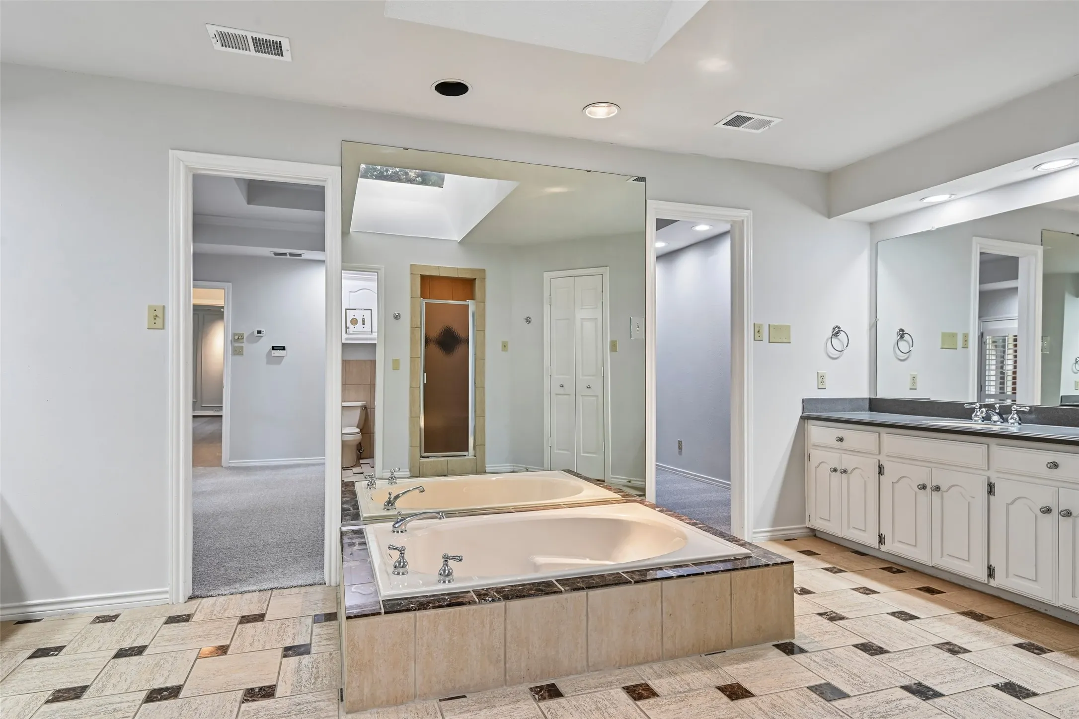 Single Family Residence For Sale in Dallas County , 13216 Hillcrest Road, Dallas, Texas 75240, 7 Bedroom, 7 Bathroom, 3 Garage spaces, 4,425 Sqft, built in 1981, mls#21248675, Real Estate Agent in Dallas, Homes For Sale in Dallas county, Homes For Sale in Dallas, Realtor in Dallas Texas, Real Estate Brokerage Independent Realty Texas, Luminita Cordes Realtor