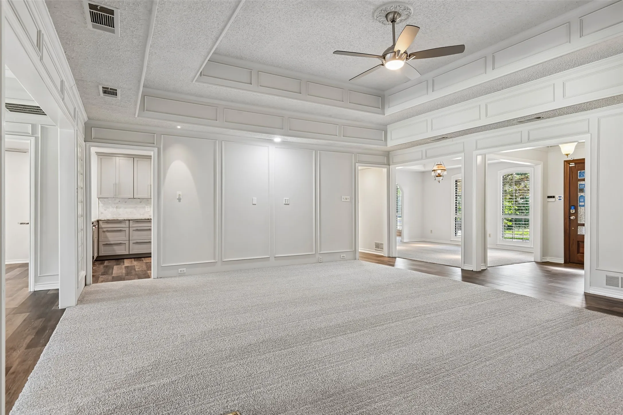 Single Family Residence For Sale in Dallas County , 13216 Hillcrest Road, Dallas, Texas 75240, 7 Bedroom, 7 Bathroom, 3 Garage spaces, 4,425 Sqft, built in 1981, mls#21248675, Real Estate Agent in Dallas, Homes For Sale in Dallas county, Homes For Sale in Dallas, Realtor in Dallas Texas, Real Estate Brokerage Independent Realty Texas, Luminita Cordes Realtor
