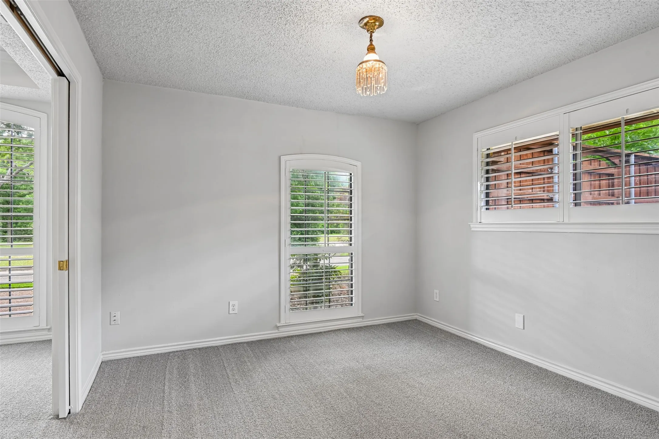 Single Family Residence For Sale in Dallas County , 13216 Hillcrest Road, Dallas, Texas 75240, 7 Bedroom, 7 Bathroom, 3 Garage spaces, 4,425 Sqft, built in 1981, mls#21248675, Real Estate Agent in Dallas, Homes For Sale in Dallas county, Homes For Sale in Dallas, Realtor in Dallas Texas, Real Estate Brokerage Independent Realty Texas, Luminita Cordes Realtor