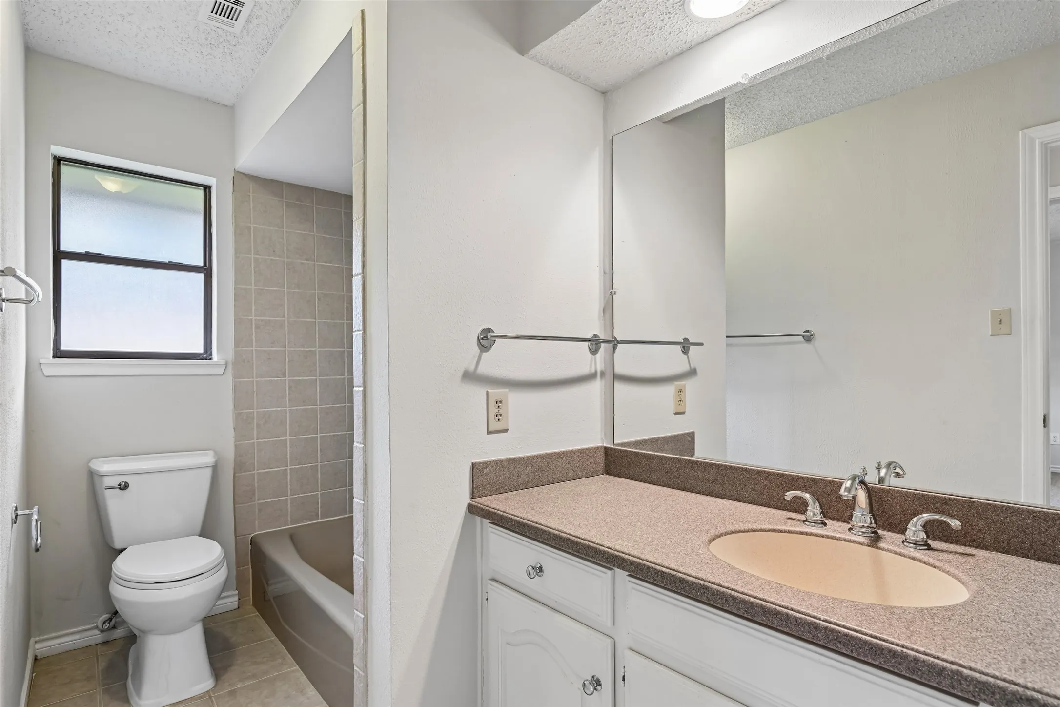 Single Family Residence For Sale in Dallas County , 13216 Hillcrest Road, Dallas, Texas 75240, 7 Bedroom, 7 Bathroom, 3 Garage spaces, 4,425 Sqft, built in 1981, mls#21248675, Real Estate Agent in Dallas, Homes For Sale in Dallas county, Homes For Sale in Dallas, Realtor in Dallas Texas, Real Estate Brokerage Independent Realty Texas, Luminita Cordes Realtor