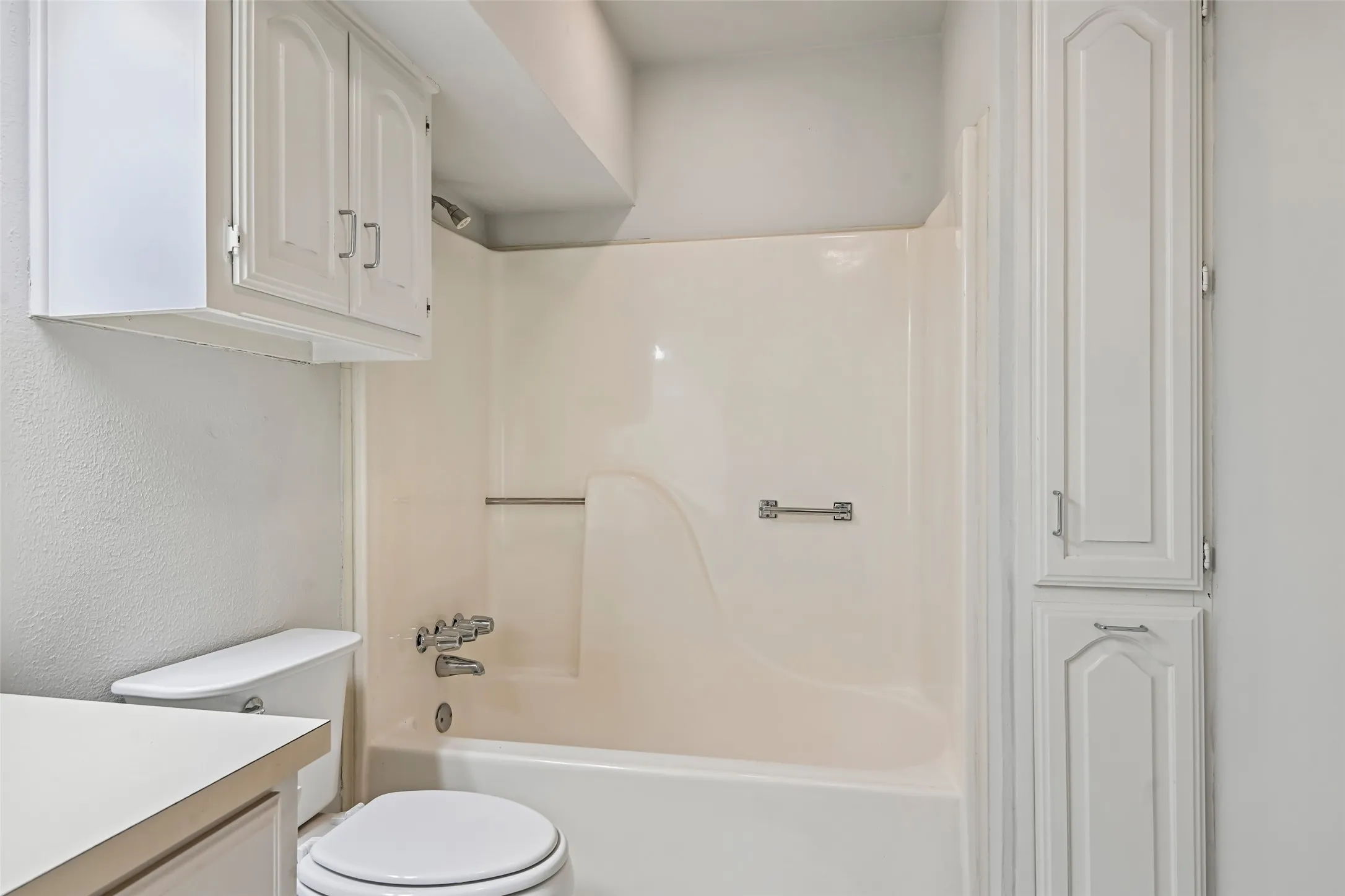 Single Family Residence For Sale in Dallas County , 13216 Hillcrest Road, Dallas, Texas 75240, 7 Bedroom, 7 Bathroom, 3 Garage spaces, 4,425 Sqft, built in 1981, mls#21248675, Real Estate Agent in Dallas, Homes For Sale in Dallas county, Homes For Sale in Dallas, Realtor in Dallas Texas, Real Estate Brokerage Independent Realty Texas, Luminita Cordes Realtor