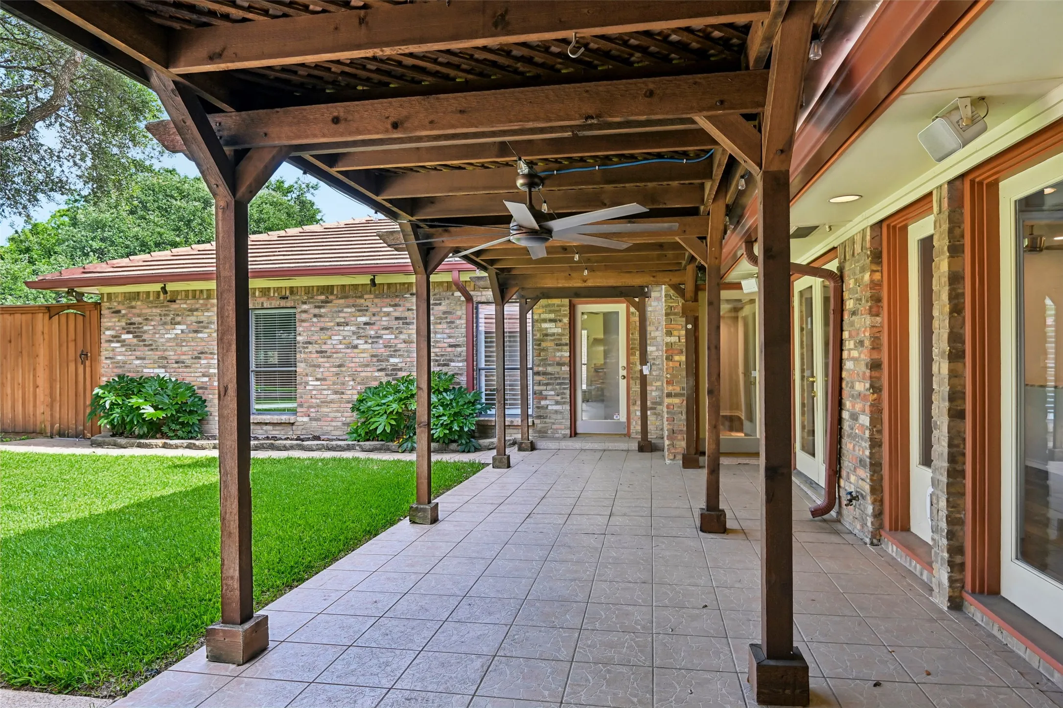 Single Family Residence For Sale in Dallas County , 13216 Hillcrest Road, Dallas, Texas 75240, 7 Bedroom, 7 Bathroom, 3 Garage spaces, 4,425 Sqft, built in 1981, mls#21248675, Real Estate Agent in Dallas, Homes For Sale in Dallas county, Homes For Sale in Dallas, Realtor in Dallas Texas, Real Estate Brokerage Independent Realty Texas, Luminita Cordes Realtor