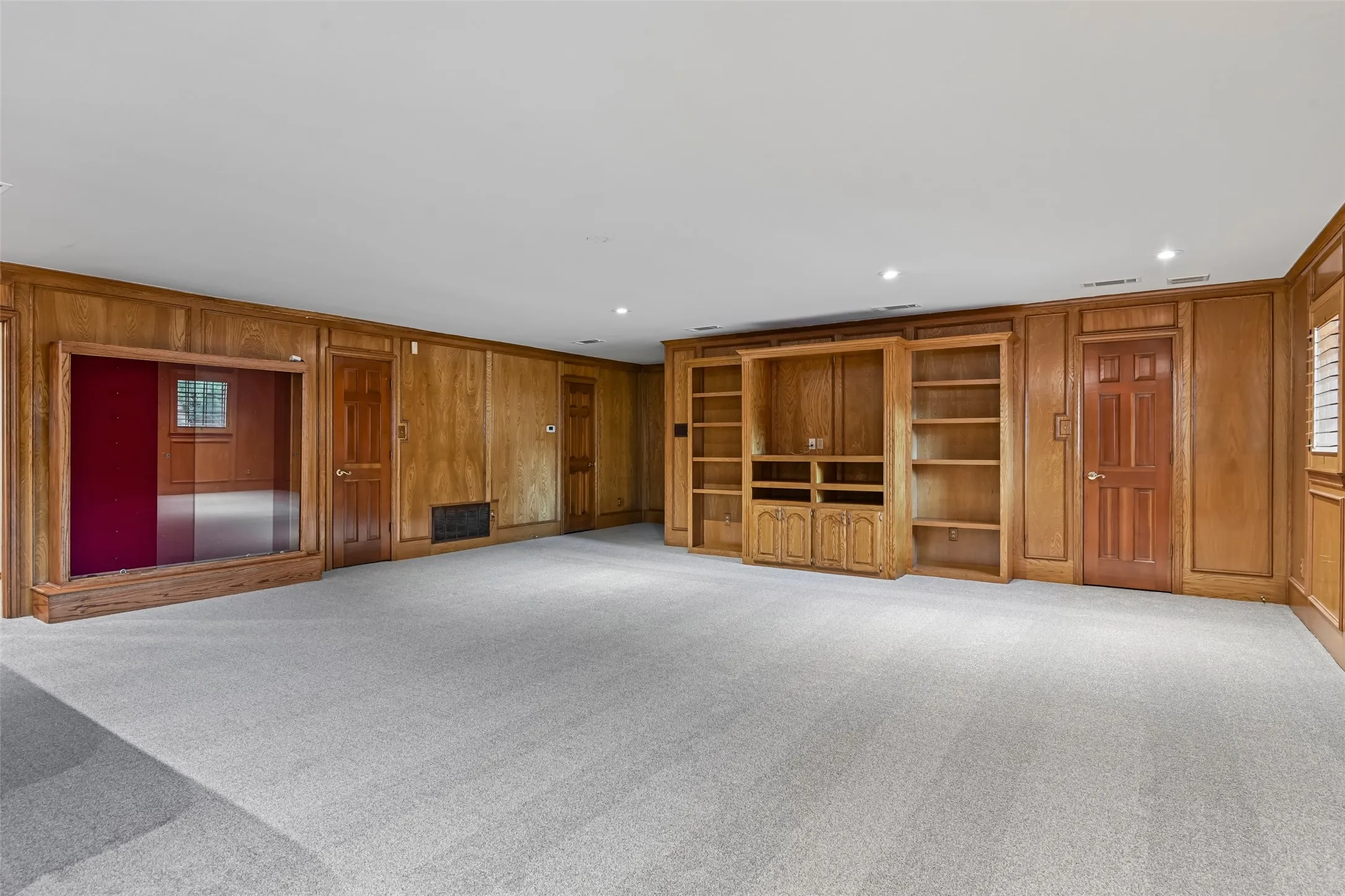 Single Family Residence For Sale in Dallas County , 13216 Hillcrest Road, Dallas, Texas 75240, 7 Bedroom, 7 Bathroom, 3 Garage spaces, 4,425 Sqft, built in 1981, mls#21248675, Real Estate Agent in Dallas, Homes For Sale in Dallas county, Homes For Sale in Dallas, Realtor in Dallas Texas, Real Estate Brokerage Independent Realty Texas, Luminita Cordes Realtor
