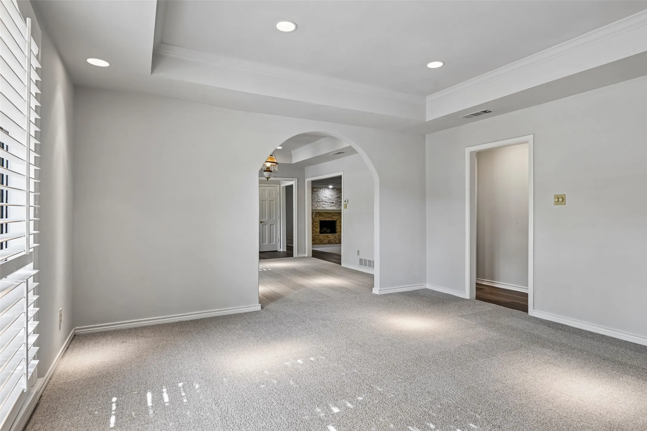 Single Family Residence For Sale in Dallas County , 13216 Hillcrest Road, Dallas, Texas 75240, 7 Bedroom, 7 Bathroom, 3 Garage spaces, 4,425 Sqft, built in 1981, mls#21248675, Real Estate Agent in Dallas, Homes For Sale in Dallas county, Homes For Sale in Dallas, Realtor in Dallas Texas, Real Estate Brokerage Independent Realty Texas, Luminita Cordes Realtor
