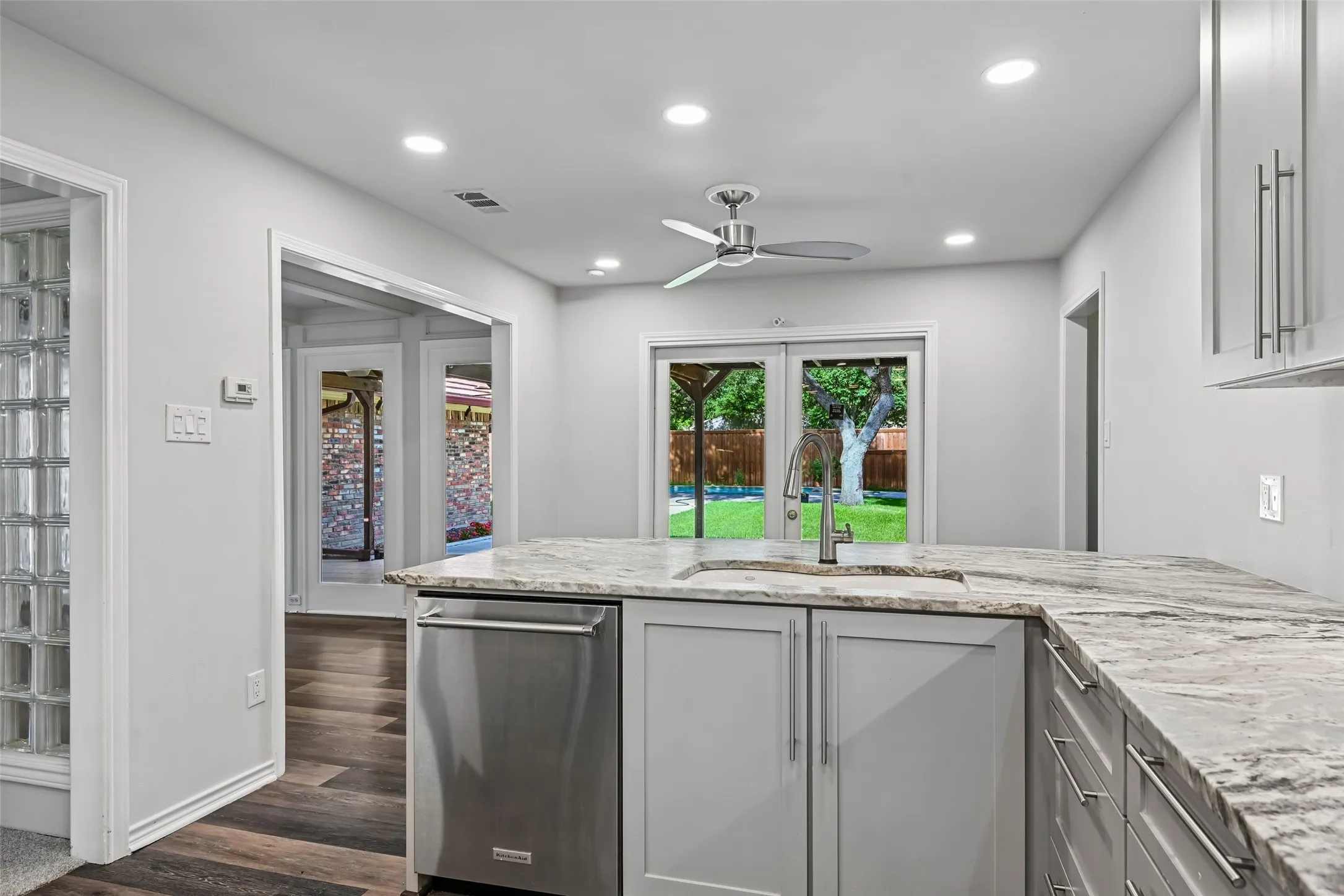Single Family Residence For Sale in Dallas County , 13216 Hillcrest Road, Dallas, Texas 75240, 7 Bedroom, 7 Bathroom, 3 Garage spaces, 4,425 Sqft, built in 1981, mls#21248675, Real Estate Agent in Dallas, Homes For Sale in Dallas county, Homes For Sale in Dallas, Realtor in Dallas Texas, Real Estate Brokerage Independent Realty Texas, Luminita Cordes Realtor