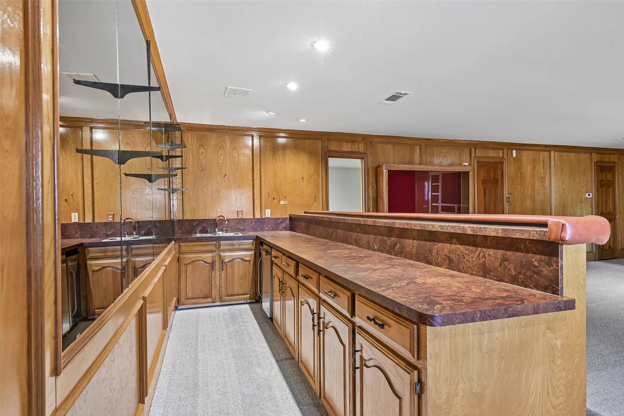 Single Family Residence For Sale in Dallas County , 13216 Hillcrest Road, Dallas, Texas 75240, 7 Bedroom, 7 Bathroom, 3 Garage spaces, 4,425 Sqft, built in 1981, mls#21248675, Real Estate Agent in Dallas, Homes For Sale in Dallas county, Homes For Sale in Dallas, Realtor in Dallas Texas, Real Estate Brokerage Independent Realty Texas, Luminita Cordes Realtor