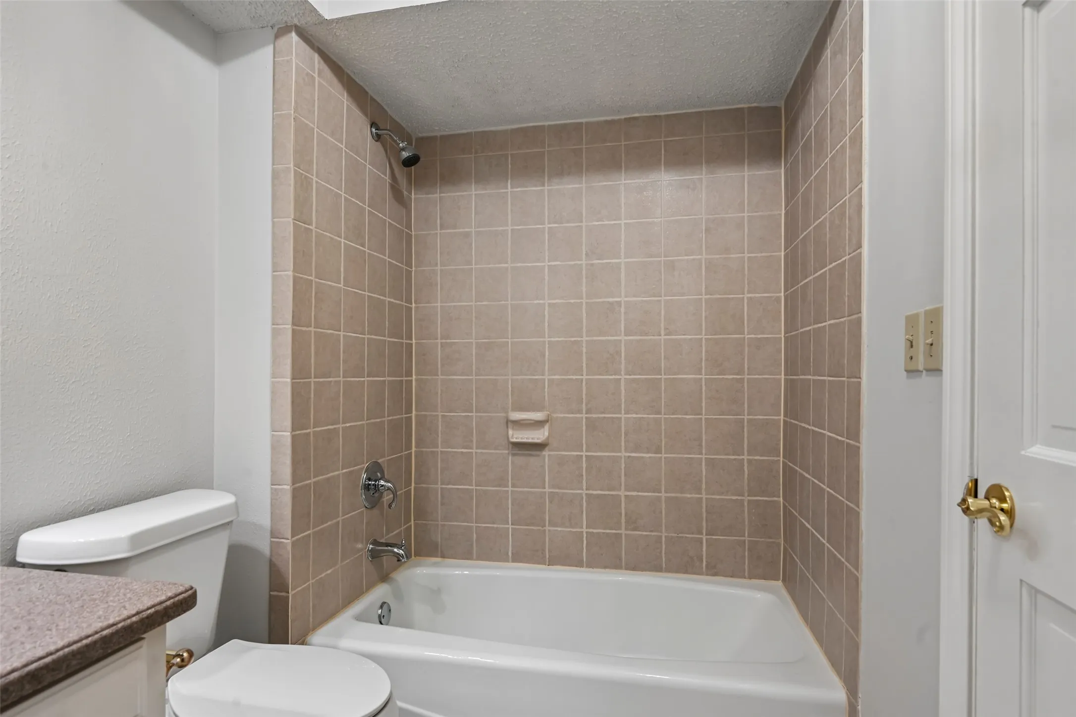 Single Family Residence For Sale in Dallas County , 13216 Hillcrest Road, Dallas, Texas 75240, 7 Bedroom, 7 Bathroom, 3 Garage spaces, 4,425 Sqft, built in 1981, mls#21248675, Real Estate Agent in Dallas, Homes For Sale in Dallas county, Homes For Sale in Dallas, Realtor in Dallas Texas, Real Estate Brokerage Independent Realty Texas, Luminita Cordes Realtor