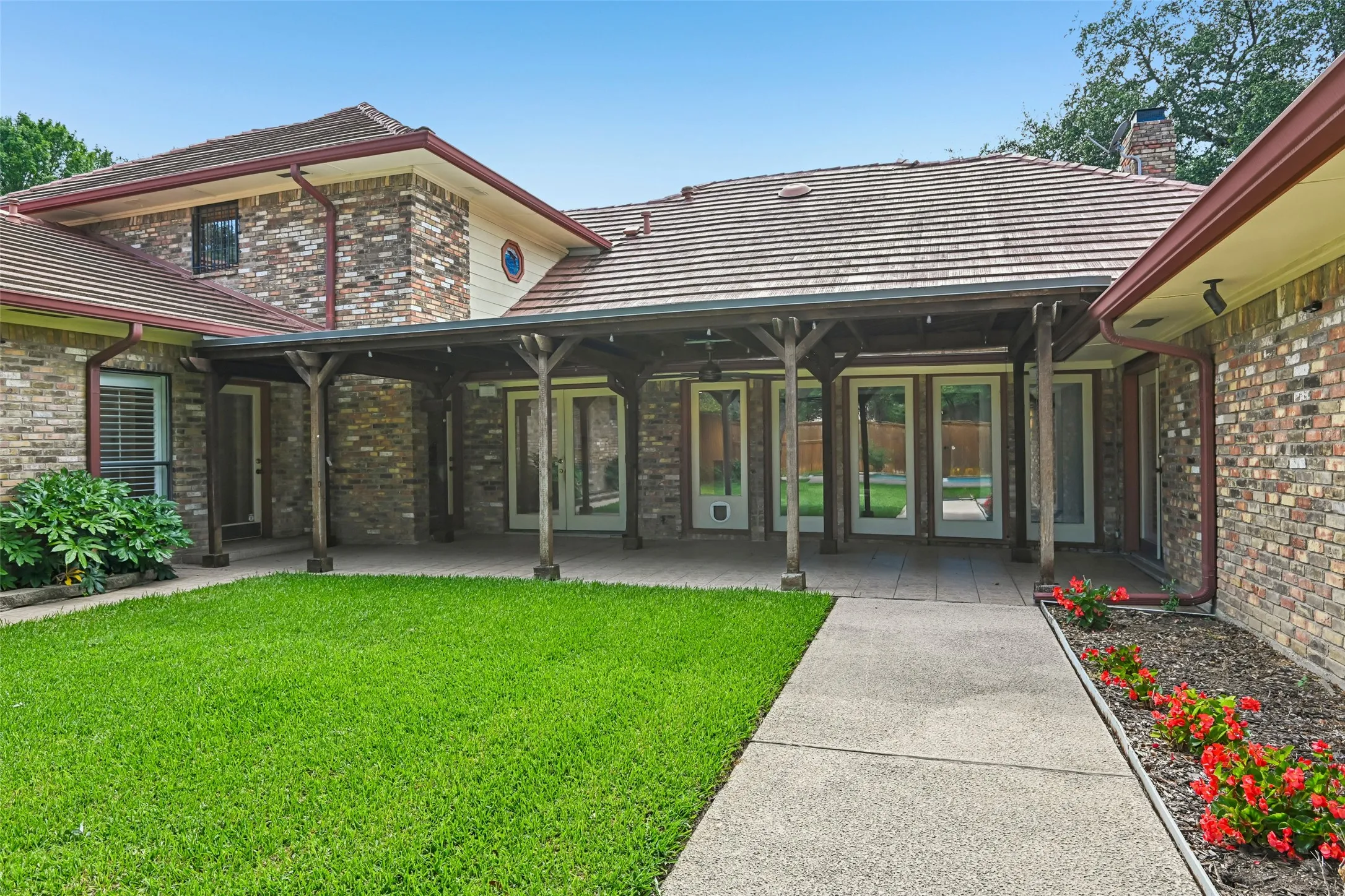 Single Family Residence For Sale in Dallas County , 13216 Hillcrest Road, Dallas, Texas 75240, 7 Bedroom, 7 Bathroom, 3 Garage spaces, 4,425 Sqft, built in 1981, mls#21248675, Real Estate Agent in Dallas, Homes For Sale in Dallas county, Homes For Sale in Dallas, Realtor in Dallas Texas, Real Estate Brokerage Independent Realty Texas, Luminita Cordes Realtor