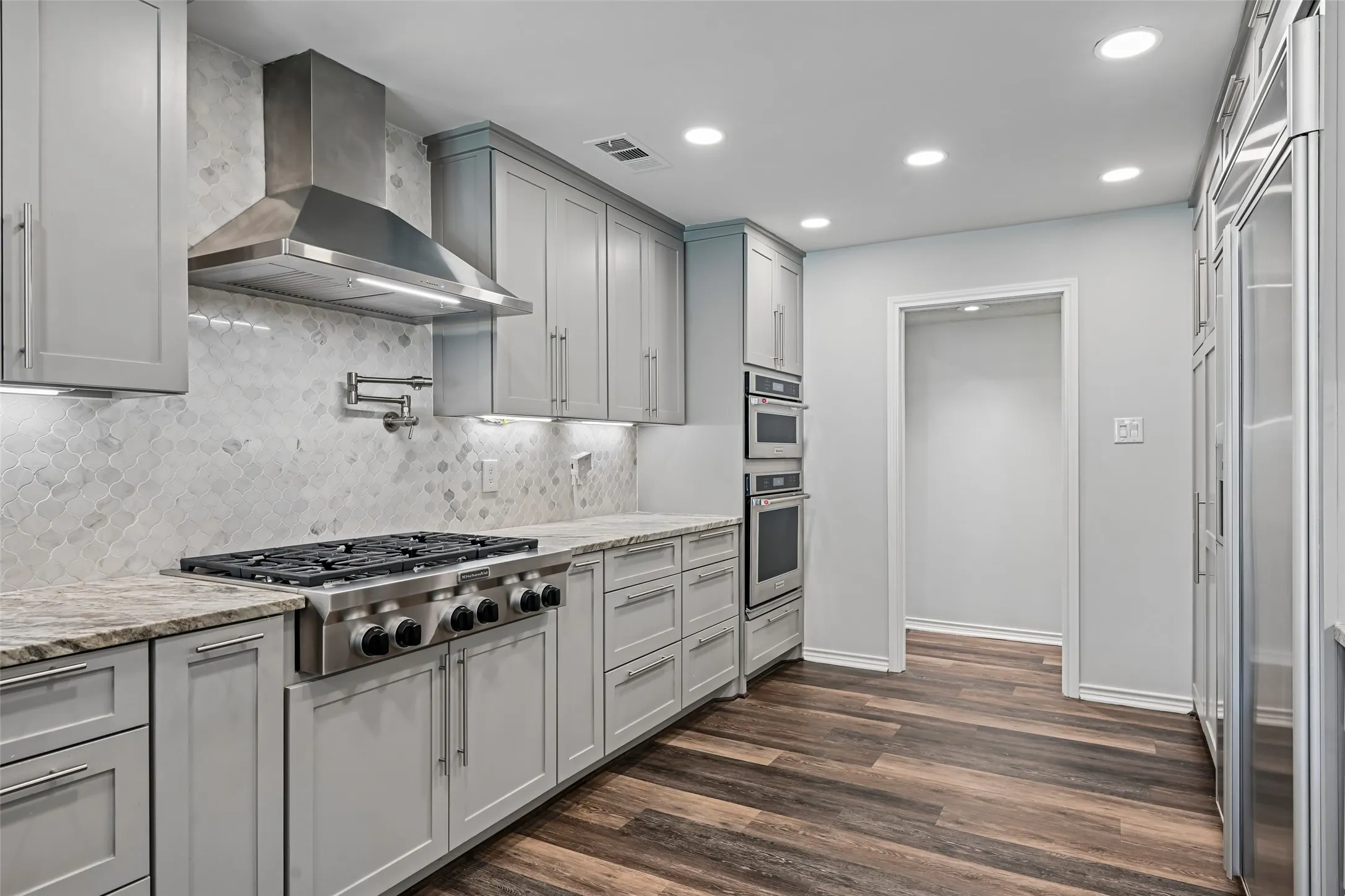 Single Family Residence For Sale in Dallas County , 13216 Hillcrest Road, Dallas, Texas 75240, 7 Bedroom, 7 Bathroom, 3 Garage spaces, 4,425 Sqft, built in 1981, mls#21248675, Real Estate Agent in Dallas, Homes For Sale in Dallas county, Homes For Sale in Dallas, Realtor in Dallas Texas, Real Estate Brokerage Independent Realty Texas, Luminita Cordes Realtor