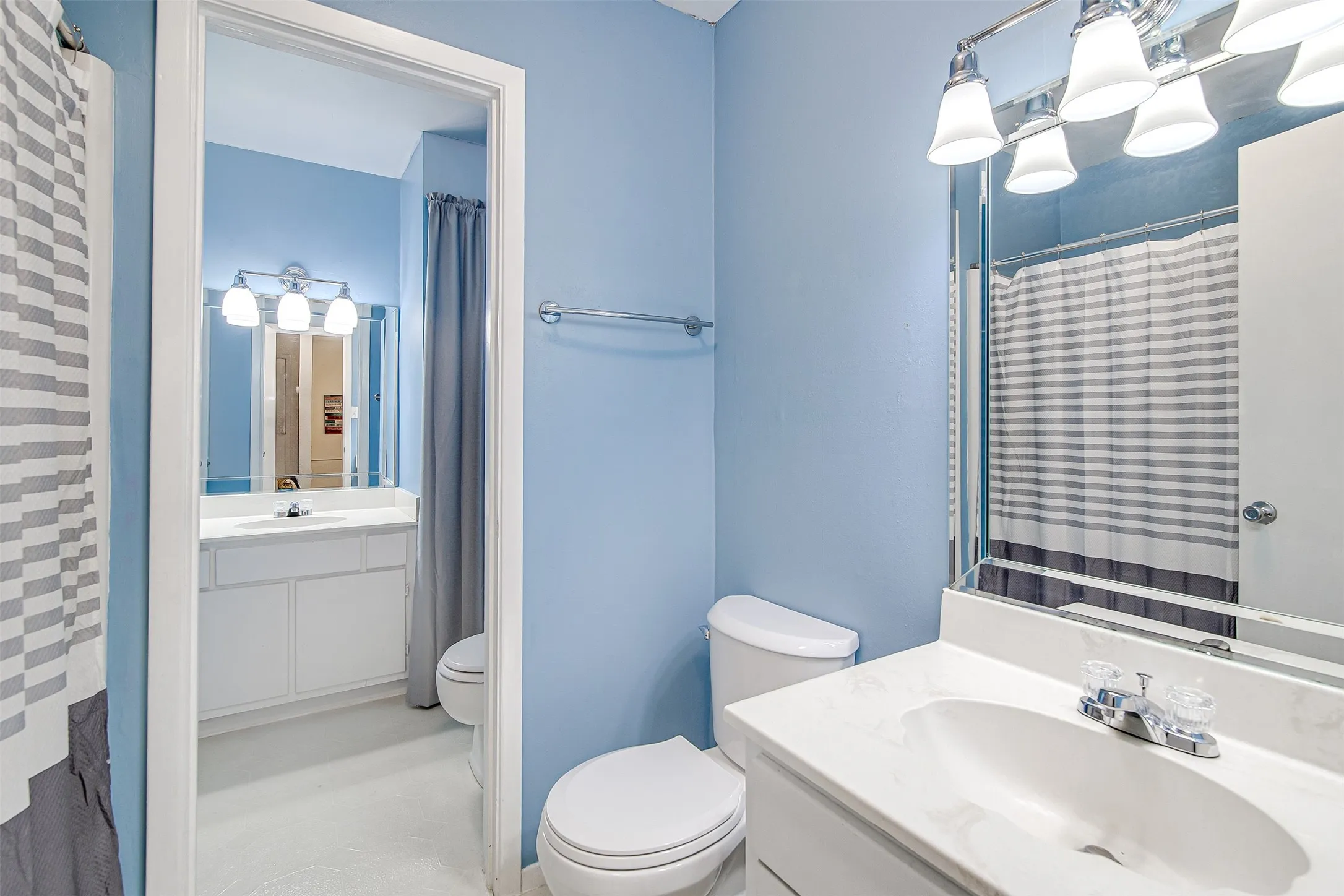 Townhouse For Sale in Tarrant County , 601 St Charles Drive, Arlington, Texas 76013, 2 Bedroom, 3 Bathroom, Garage spaces, 1,320 Sqft, built in 1974, Preowned, mls#21253457, Real Estate Agent in Arlington, Homes For Sale in Tarrant county, Homes For Sale in Arlington, Realtor in Arlington Texas, Real Estate Brokerage Independent Realty Texas, Luminita Cordes Realtor