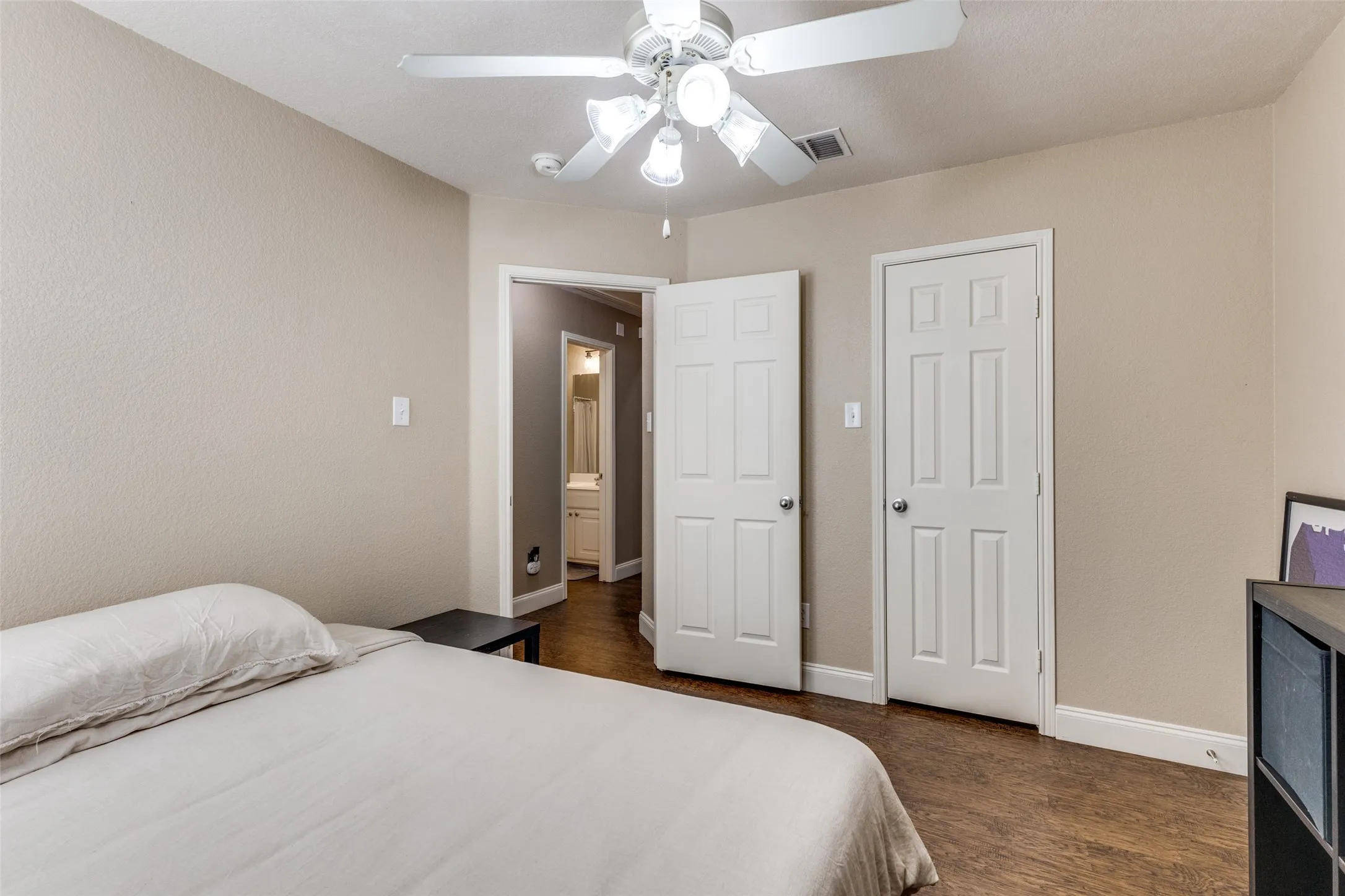 Single Family Residence For Sale in Tarrant County , 13729 Village Vista Drive, Fort Worth, Texas 76052, 3 Bedrooms, 2 Bathrooms, 2 Garage spaces, 1,868 Sqft, built in 2005, Price $324,900, mls#21254510, Real Estate Agent in Fort Worth, Homes For Sale in Tarrant county, Homes For Sale in Fort Worth, Realtor in Fort Worth Texas, Real Estate Brokerage Independent Realty Texas, Luminita Cordes Realtor