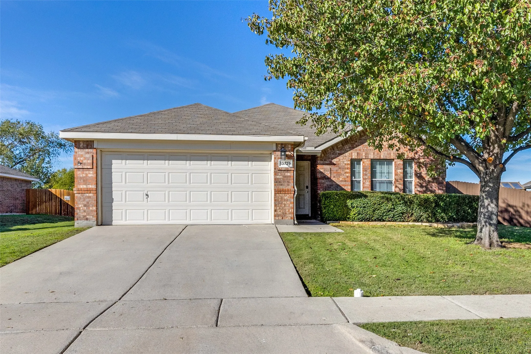 Single Family Residence For Sale in Tarrant County , 13729 Village Vista Drive, Fort Worth, Texas 76052, 3 Bedrooms, 2 Bathrooms, 2 Garage spaces, 1,868 Sqft, built in 2005, Price $324,900, mls#21254510, Real Estate Agent in Fort Worth, Homes For Sale in Tarrant county, Homes For Sale in Fort Worth, Realtor in Fort Worth Texas, Real Estate Brokerage Independent Realty Texas, Luminita Cordes Realtor