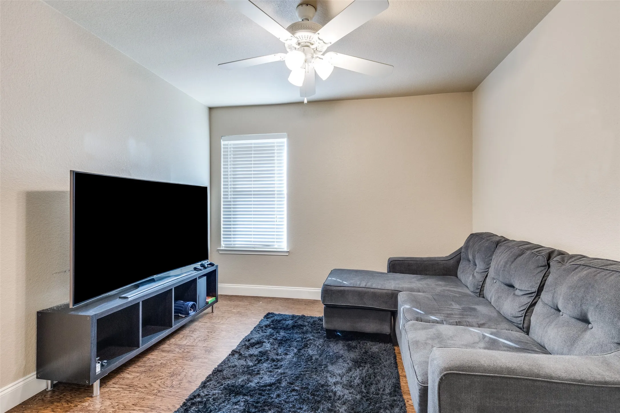 Single Family Residence For Sale in Tarrant County , 13729 Village Vista Drive, Fort Worth, Texas 76052, 3 Bedrooms, 2 Bathrooms, 2 Garage spaces, 1,868 Sqft, built in 2005, Price $324,900, mls#21254510, Real Estate Agent in Fort Worth, Homes For Sale in Tarrant county, Homes For Sale in Fort Worth, Realtor in Fort Worth Texas, Real Estate Brokerage Independent Realty Texas, Luminita Cordes Realtor