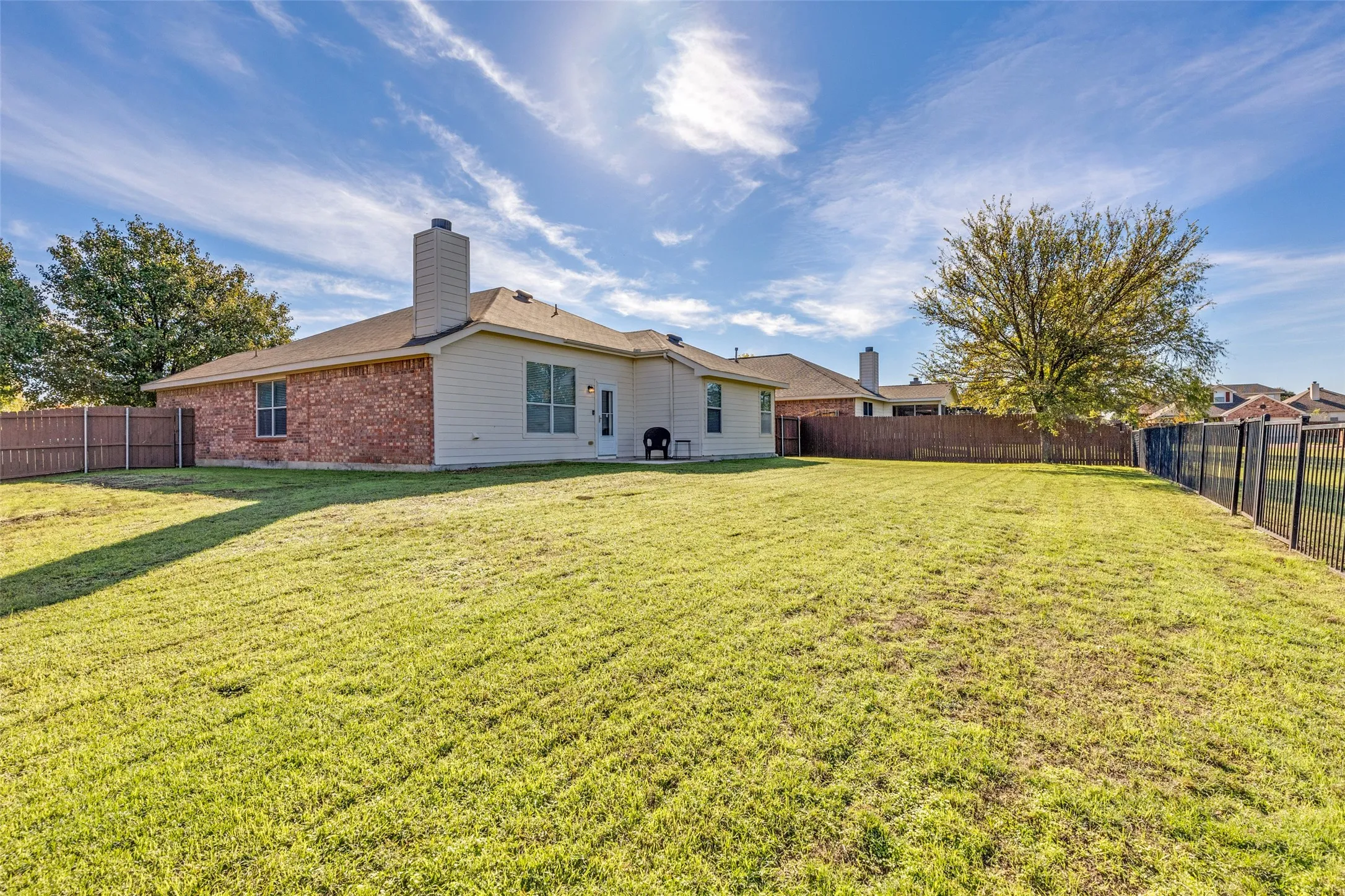 Single Family Residence For Sale in Tarrant County , 13729 Village Vista Drive, Fort Worth, Texas 76052, 3 Bedrooms, 2 Bathrooms, 2 Garage spaces, 1,868 Sqft, built in 2005, Price $324,900, mls#21254510, Real Estate Agent in Fort Worth, Homes For Sale in Tarrant county, Homes For Sale in Fort Worth, Realtor in Fort Worth Texas, Real Estate Brokerage Independent Realty Texas, Luminita Cordes Realtor