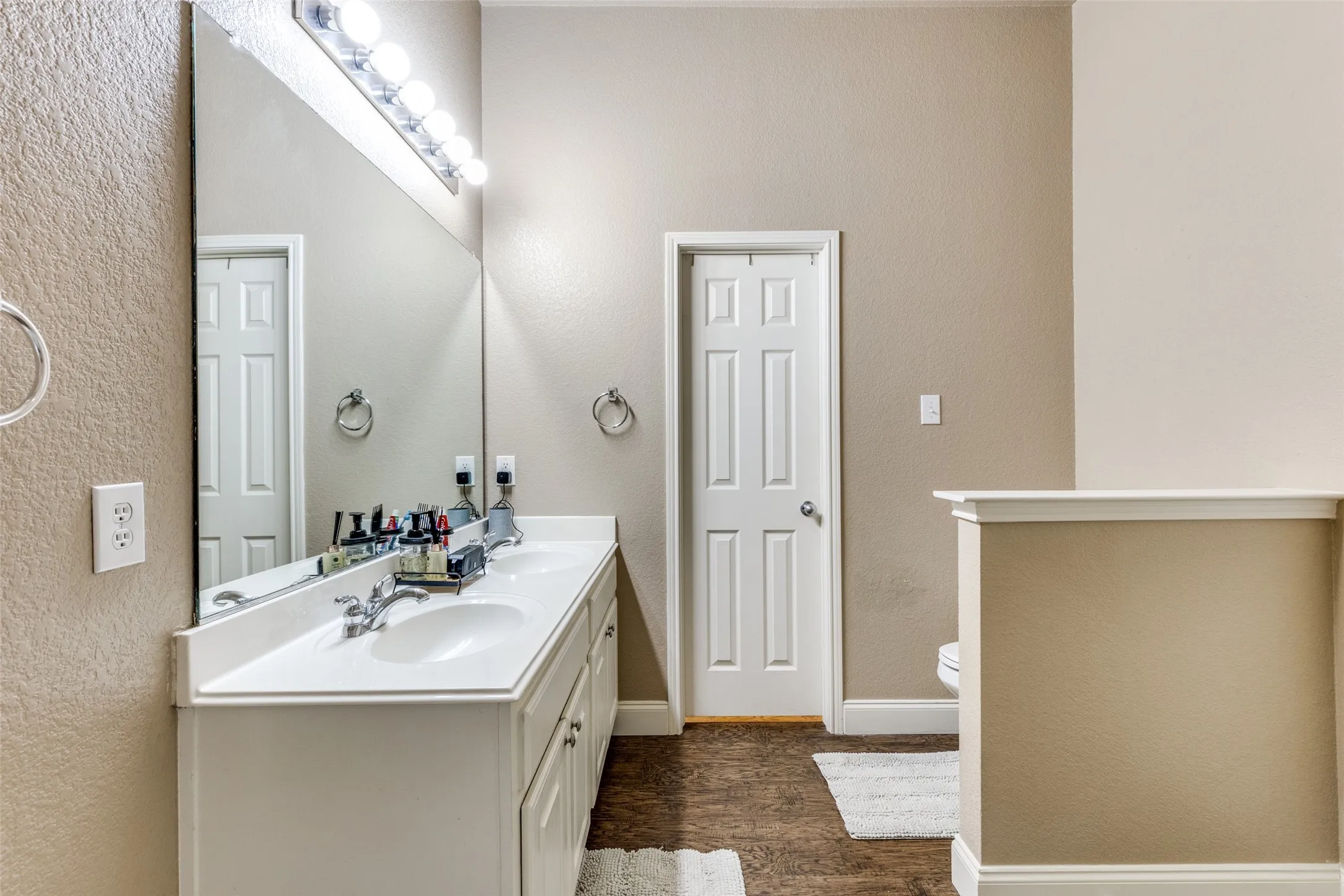 Single Family Residence For Sale in Tarrant County , 13729 Village Vista Drive, Fort Worth, Texas 76052, 3 Bedrooms, 2 Bathrooms, 2 Garage spaces, 1,868 Sqft, built in 2005, Price $324,900, mls#21254510, Real Estate Agent in Fort Worth, Homes For Sale in Tarrant county, Homes For Sale in Fort Worth, Realtor in Fort Worth Texas, Real Estate Brokerage Independent Realty Texas, Luminita Cordes Realtor