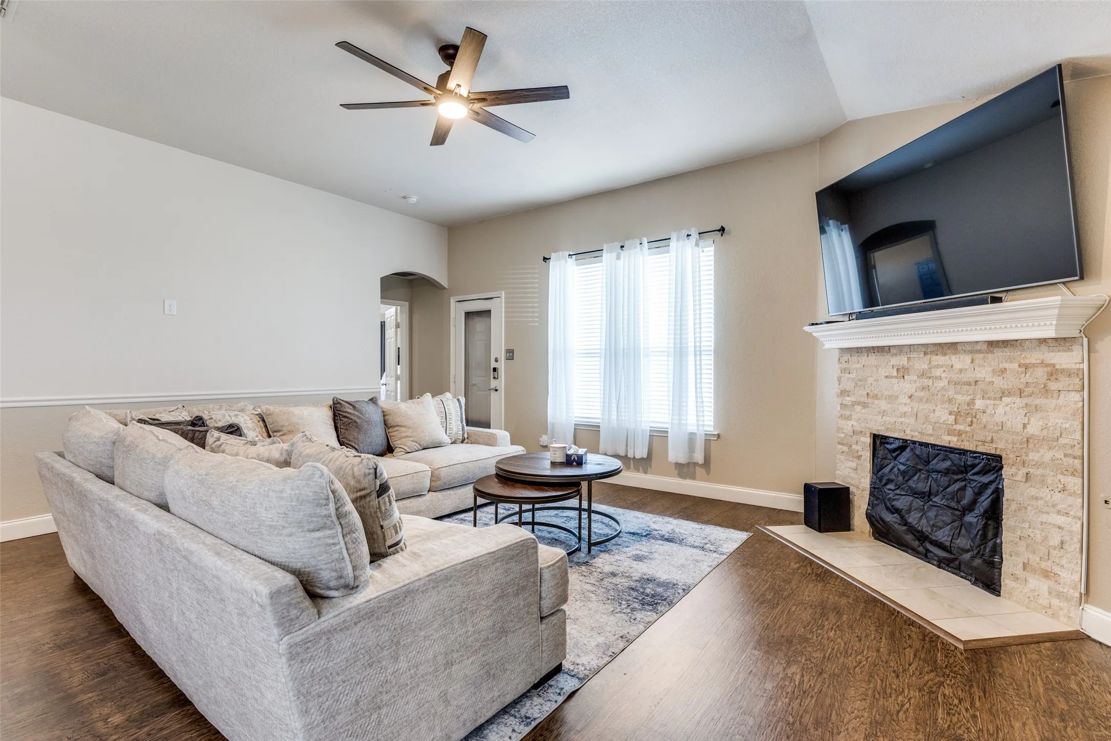 Single Family Residence For Sale in Tarrant County , 13729 Village Vista Drive, Fort Worth, Texas 76052, 3 Bedrooms, 2 Bathrooms, 2 Garage spaces, 1,868 Sqft, built in 2005, Price $324,900, mls#21254510, Real Estate Agent in Fort Worth, Homes For Sale in Tarrant county, Homes For Sale in Fort Worth, Realtor in Fort Worth Texas, Real Estate Brokerage Independent Realty Texas, Luminita Cordes Realtor