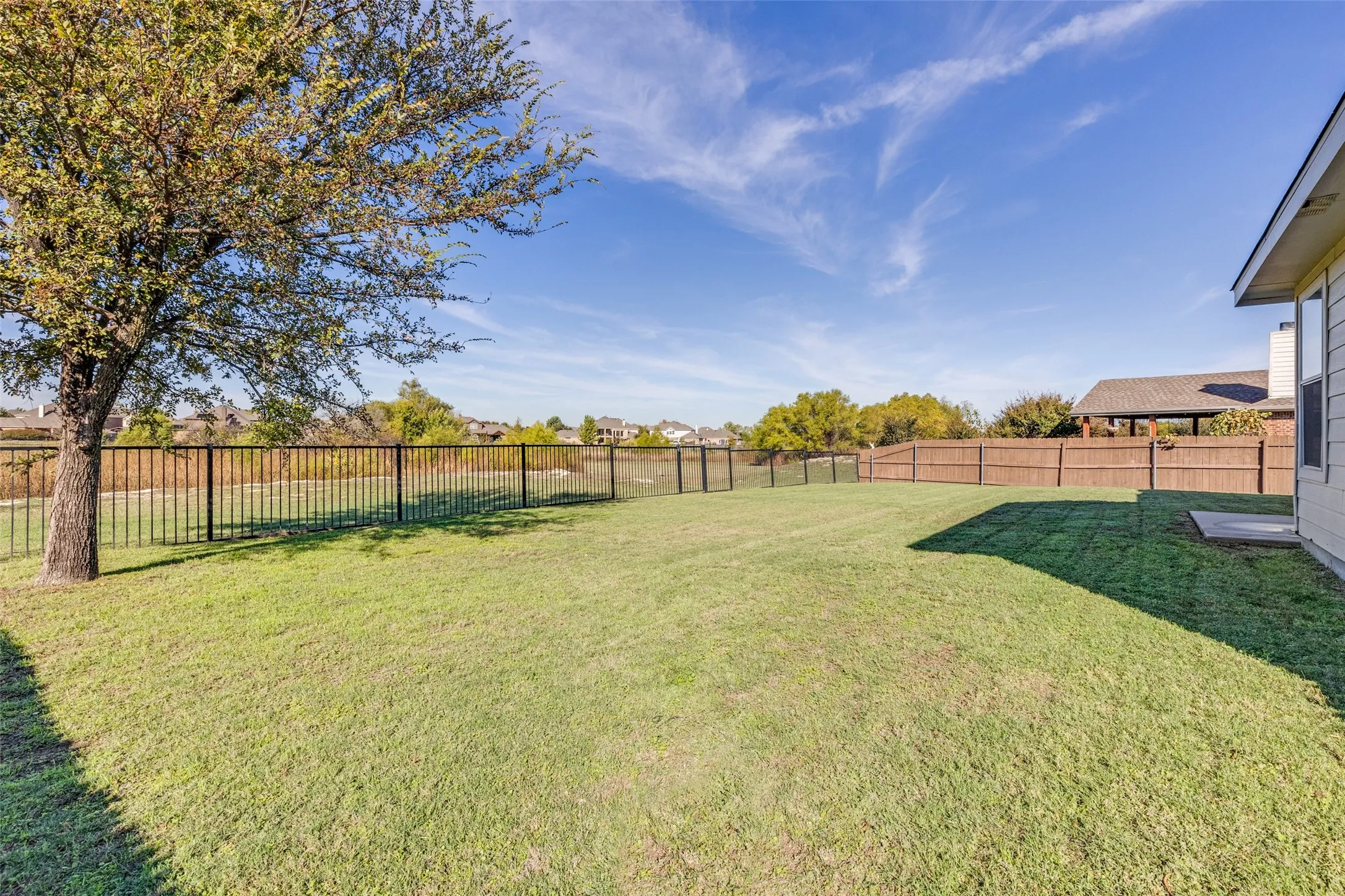 Single Family Residence For Sale in Tarrant County , 13729 Village Vista Drive, Fort Worth, Texas 76052, 3 Bedrooms, 2 Bathrooms, 2 Garage spaces, 1,868 Sqft, built in 2005, Price $324,900, mls#21254510, Real Estate Agent in Fort Worth, Homes For Sale in Tarrant county, Homes For Sale in Fort Worth, Realtor in Fort Worth Texas, Real Estate Brokerage Independent Realty Texas, Luminita Cordes Realtor
