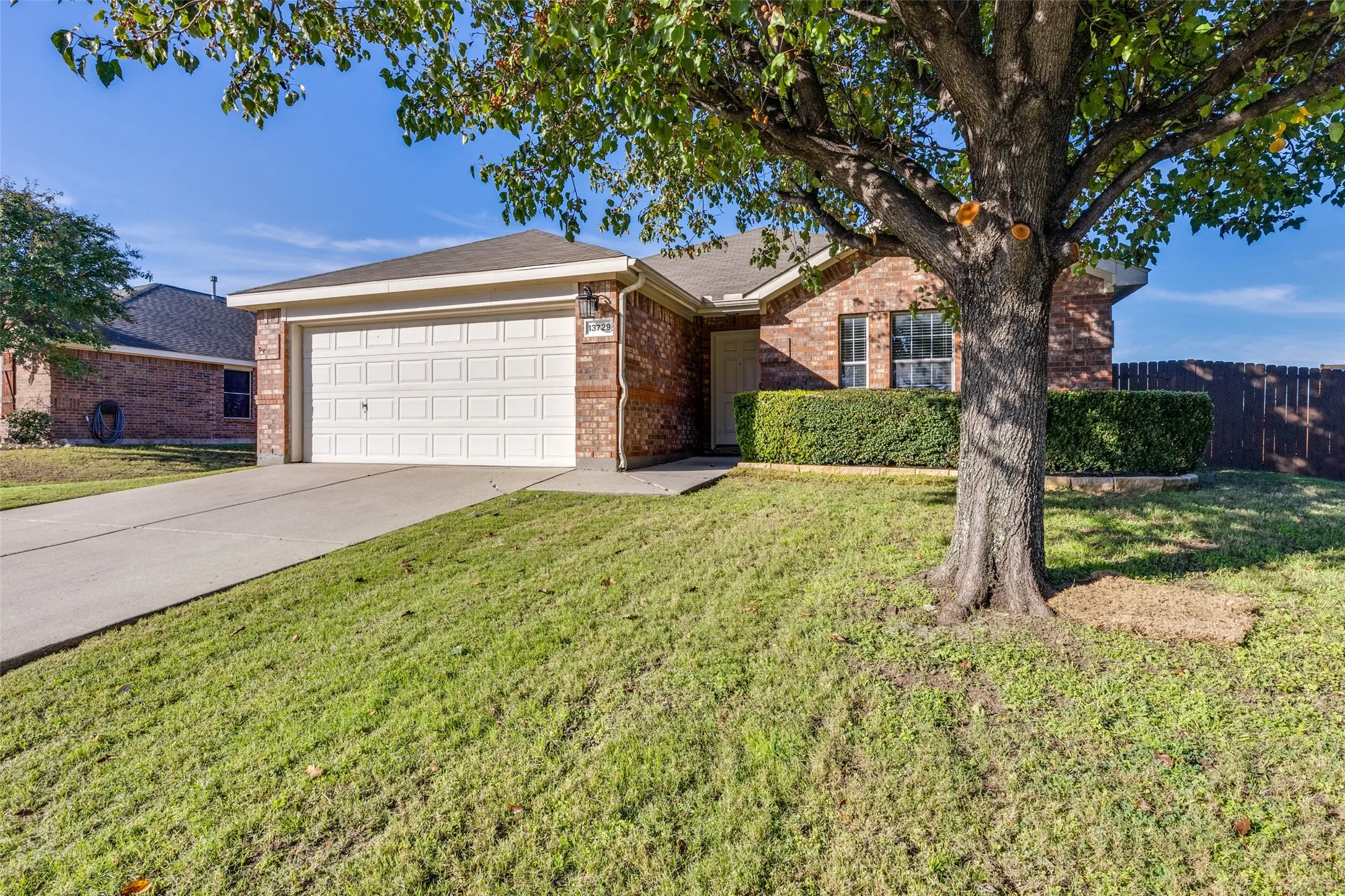 Single Family Residence For Sale in Tarrant County , 13729 Village Vista Drive, Fort Worth, Texas 76052, 3 Bedrooms, 2 Bathrooms, 2 Garage spaces, 1,868 Sqft, built in 2005, Price $324,900, mls#21254510, Real Estate Agent in Fort Worth, Homes For Sale in Tarrant county, Homes For Sale in Fort Worth, Realtor in Fort Worth Texas, Real Estate Brokerage Independent Realty Texas, Luminita Cordes Realtor