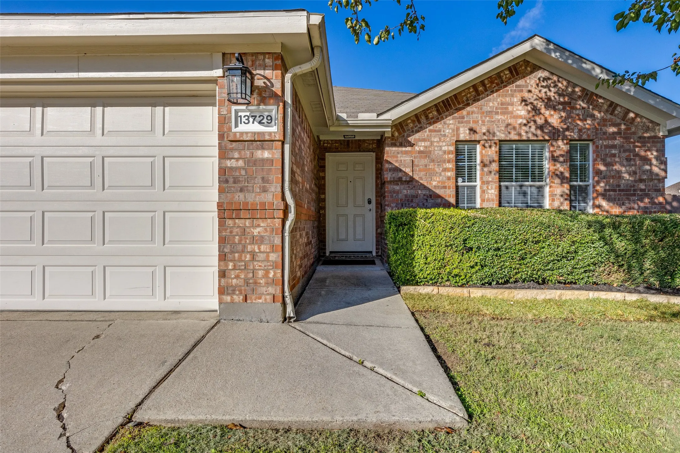 Single Family Residence For Sale in Tarrant County , 13729 Village Vista Drive, Fort Worth, Texas 76052, 3 Bedrooms, 2 Bathrooms, 2 Garage spaces, 1,868 Sqft, built in 2005, Price $324,900, mls#21254510, Real Estate Agent in Fort Worth, Homes For Sale in Tarrant county, Homes For Sale in Fort Worth, Realtor in Fort Worth Texas, Real Estate Brokerage Independent Realty Texas, Luminita Cordes Realtor